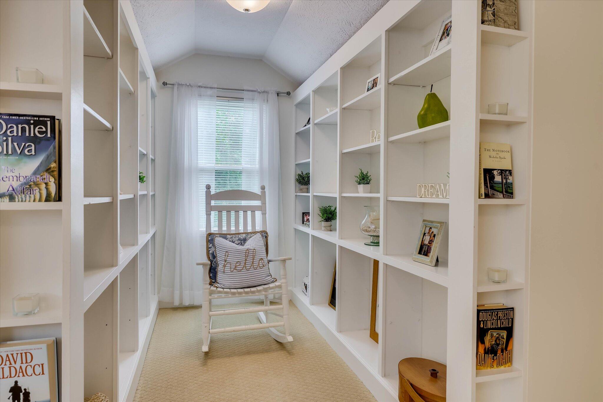 100 Yellow Pine Road