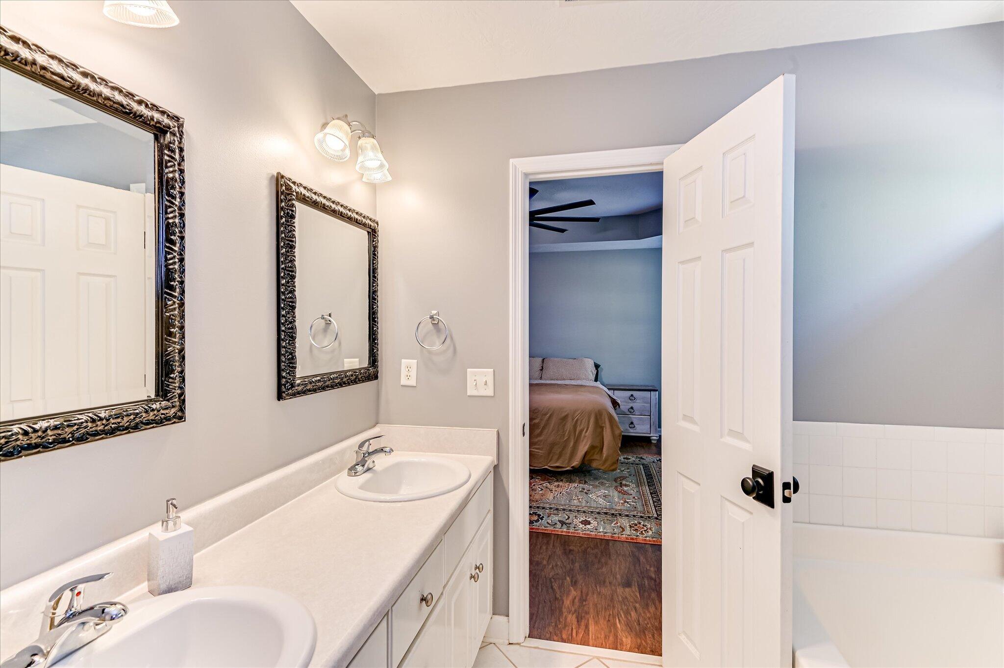180 Hunters Crossing