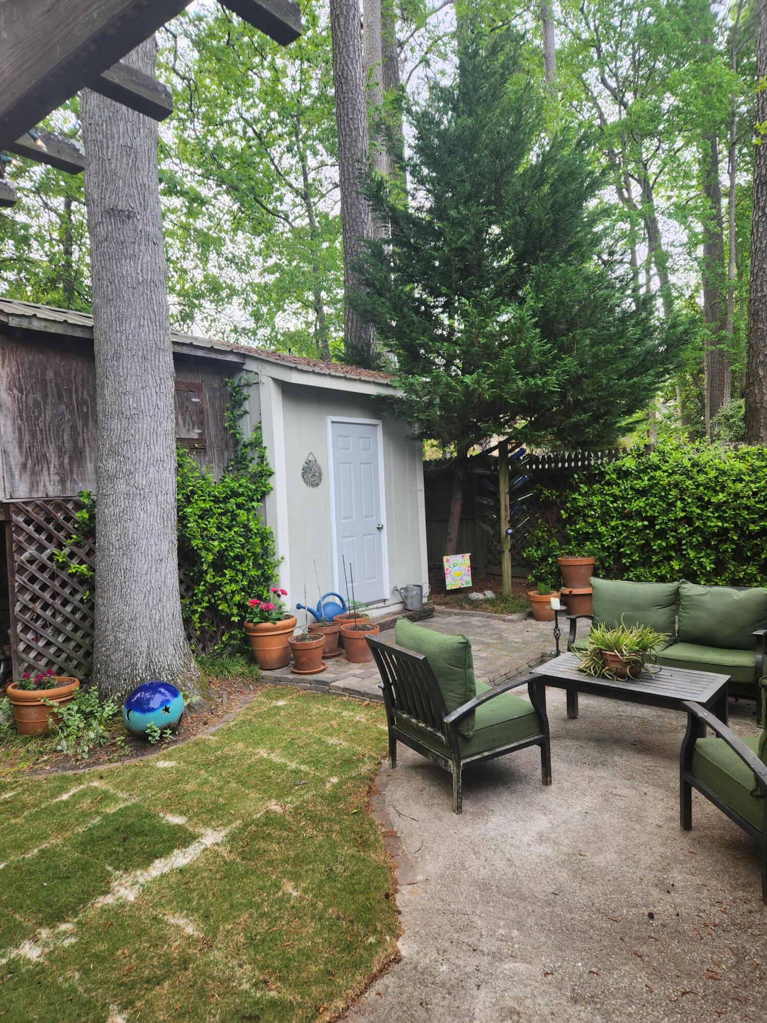 455 FOREST HILLS Drive