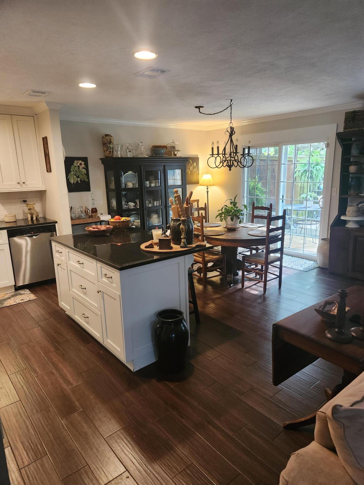 455 FOREST HILLS Drive