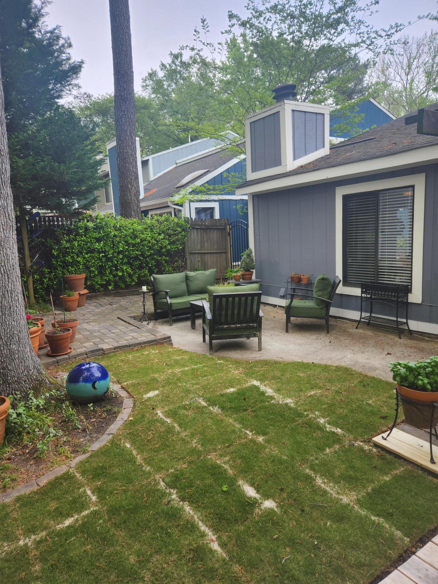 455 FOREST HILLS Drive