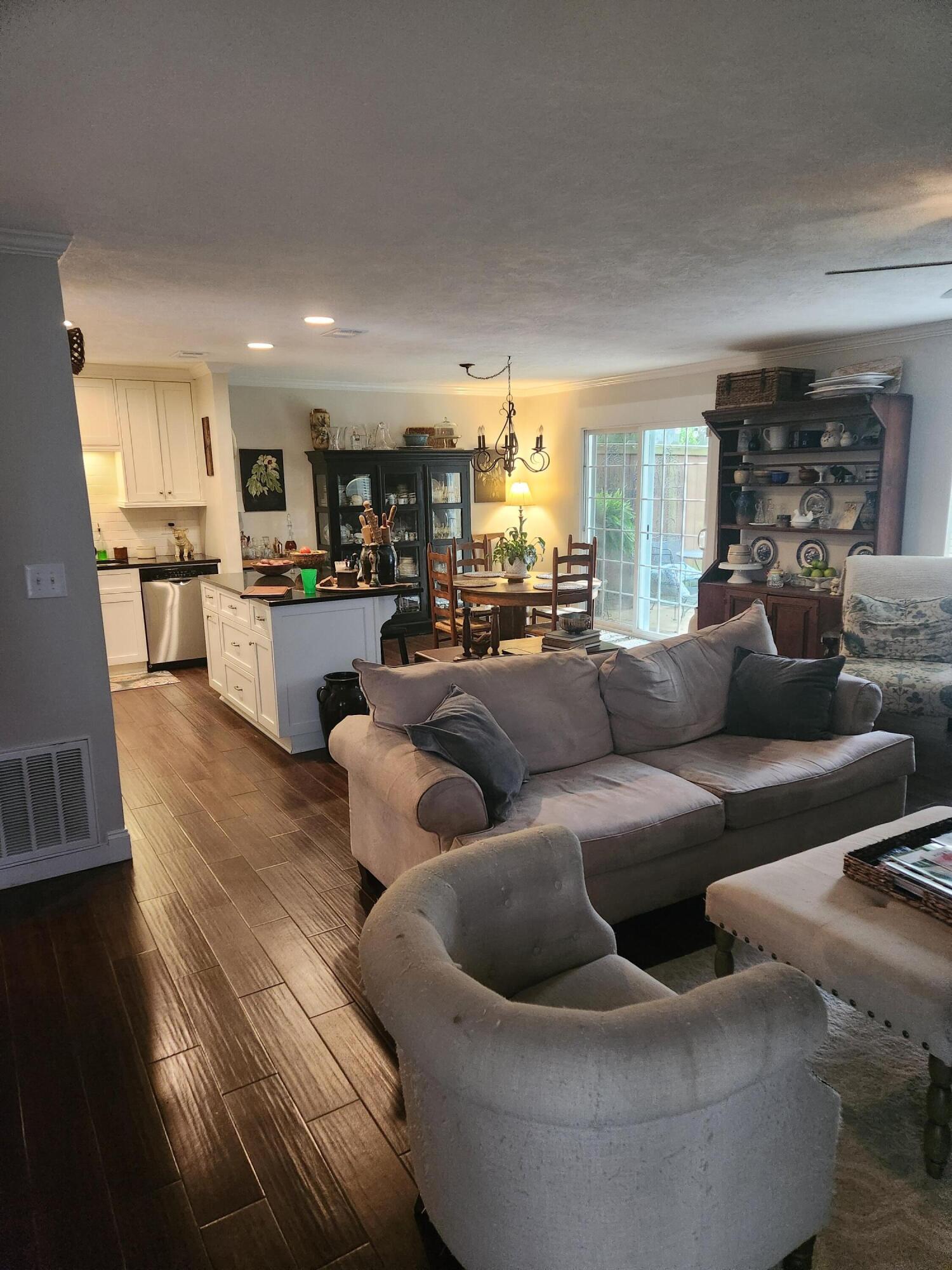 455 FOREST HILLS Drive