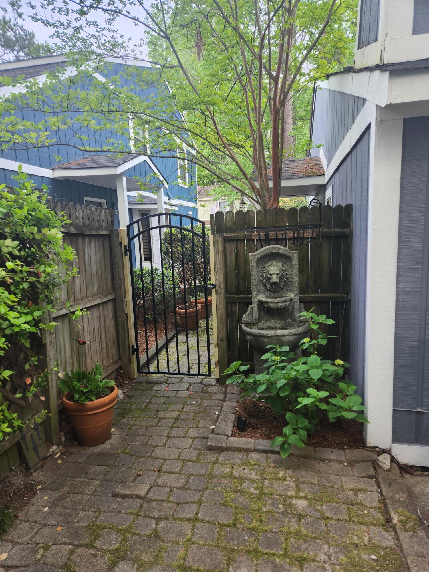 455 FOREST HILLS Drive