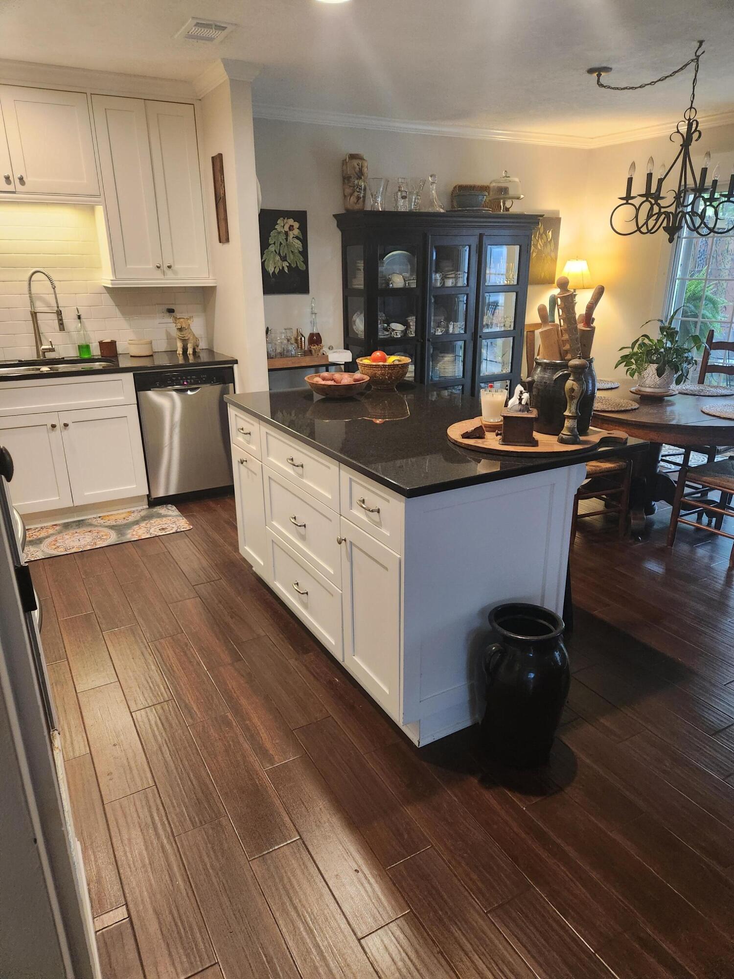 455 FOREST HILLS Drive