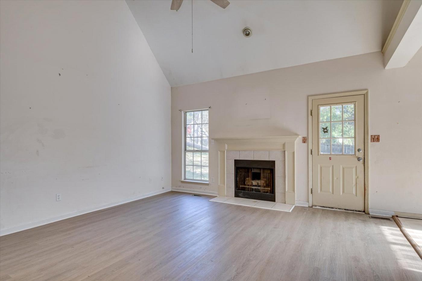 962 HUNTING HORN Way