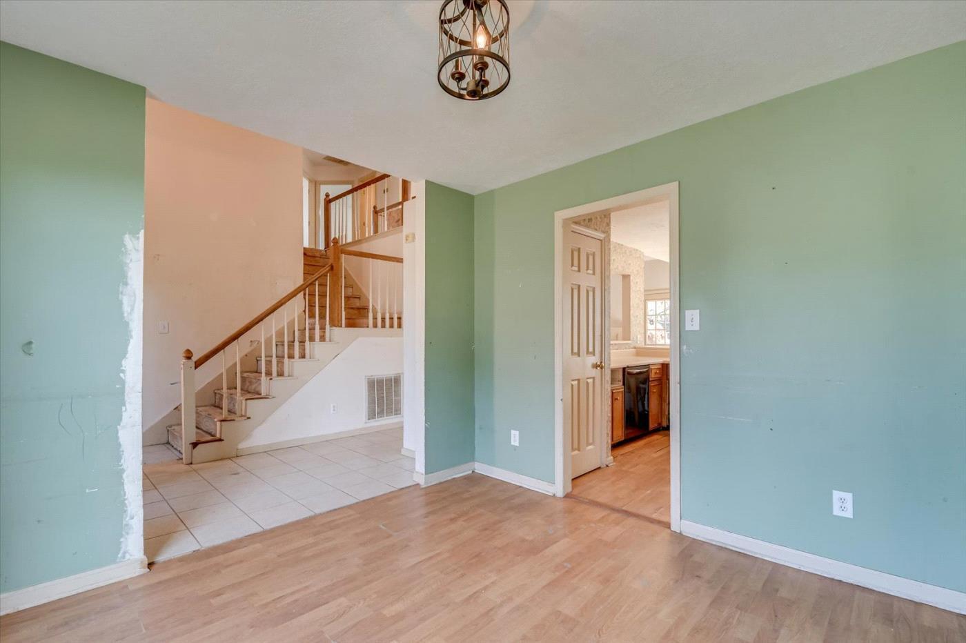 962 HUNTING HORN Way