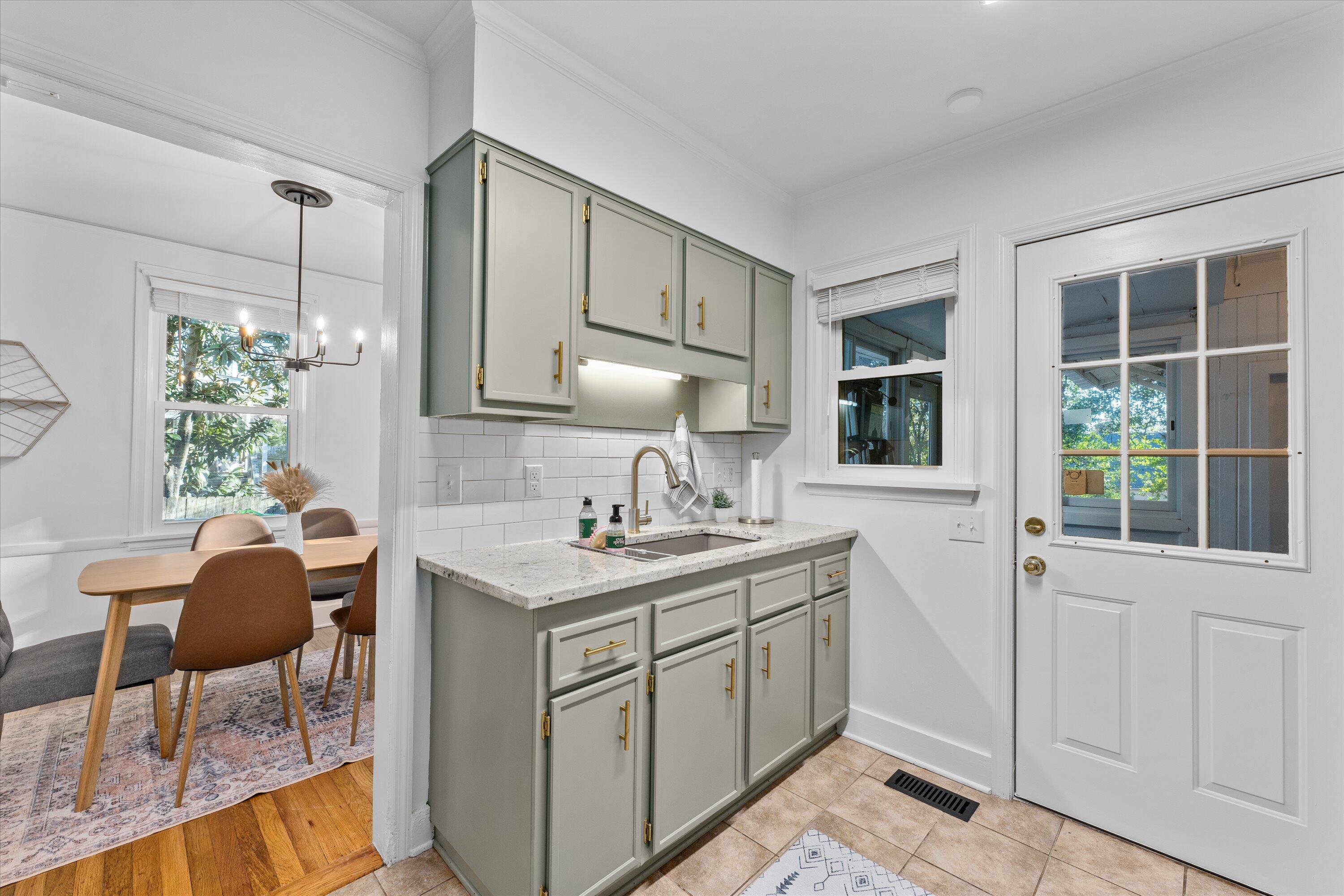 1738 Kissingbower Road