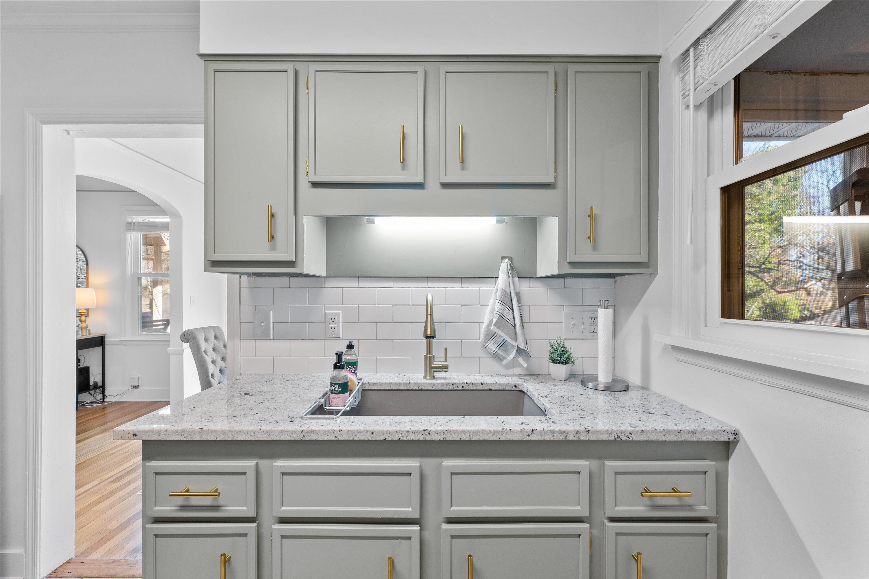 1738 Kissingbower Road