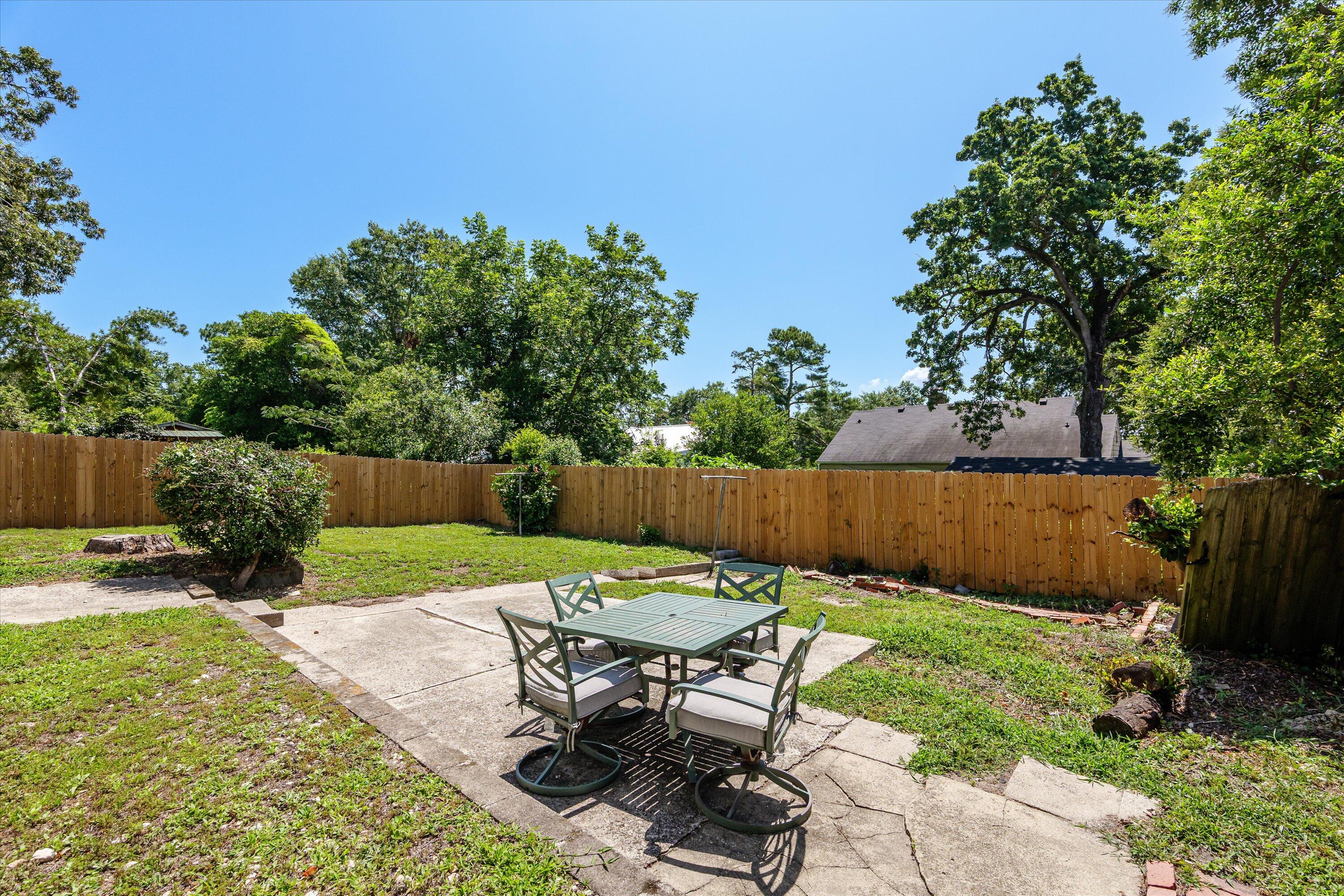 1738 Kissingbower Road