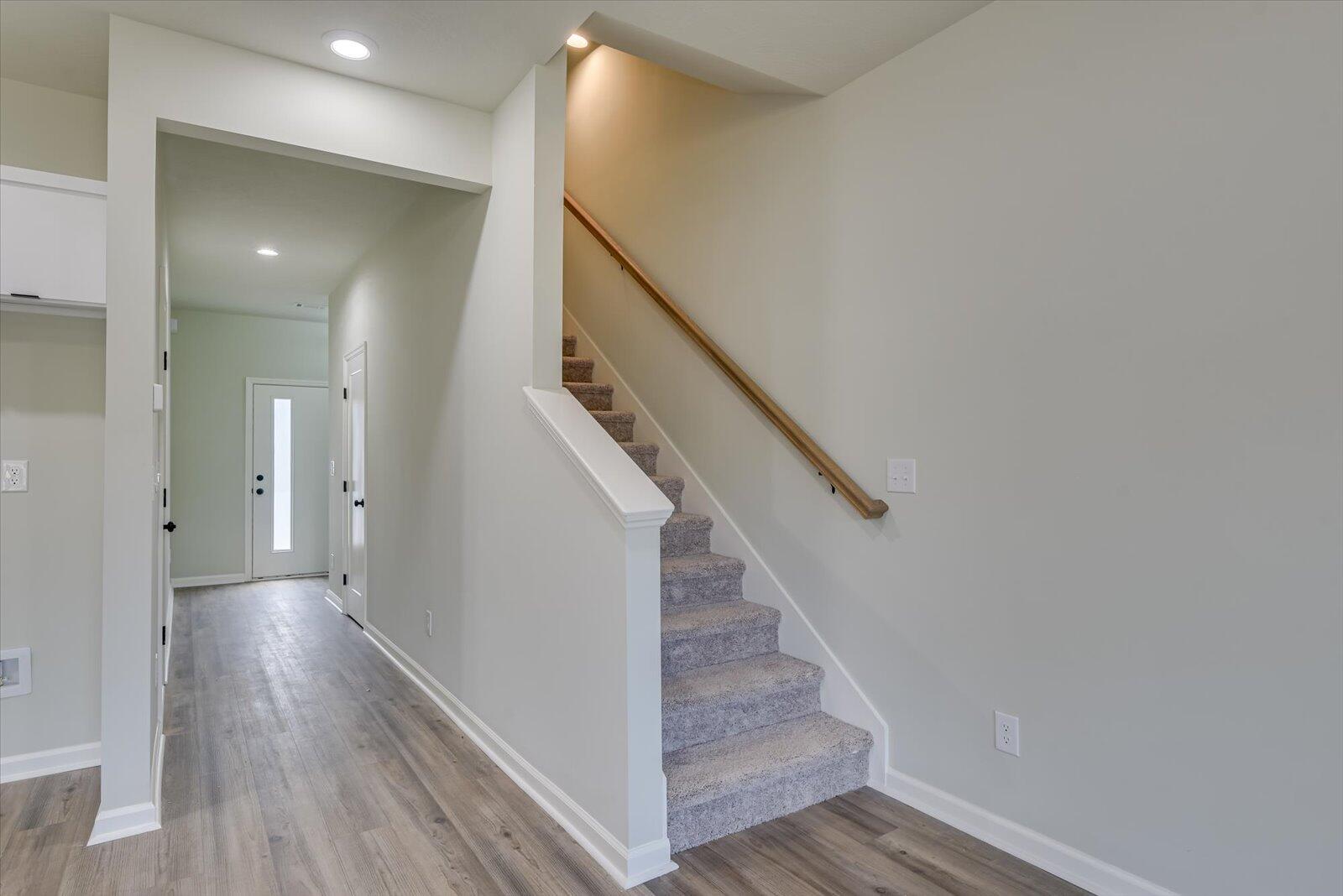 827 Felix Way