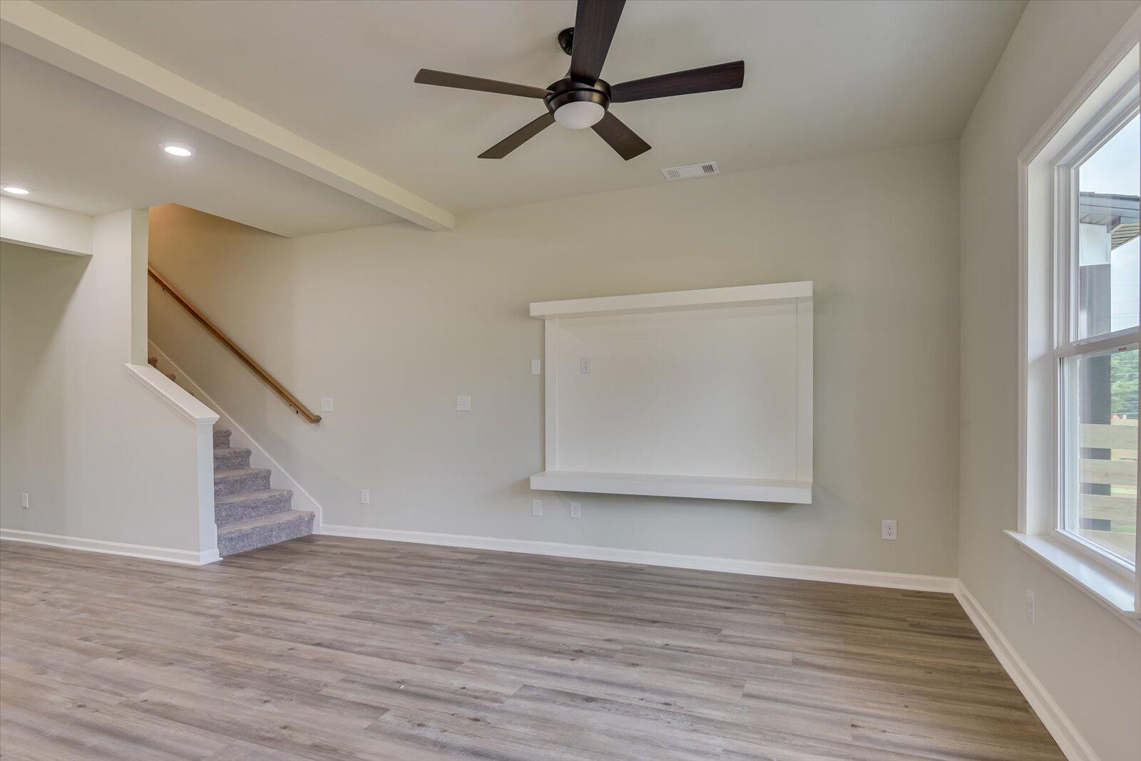 827 Felix Way