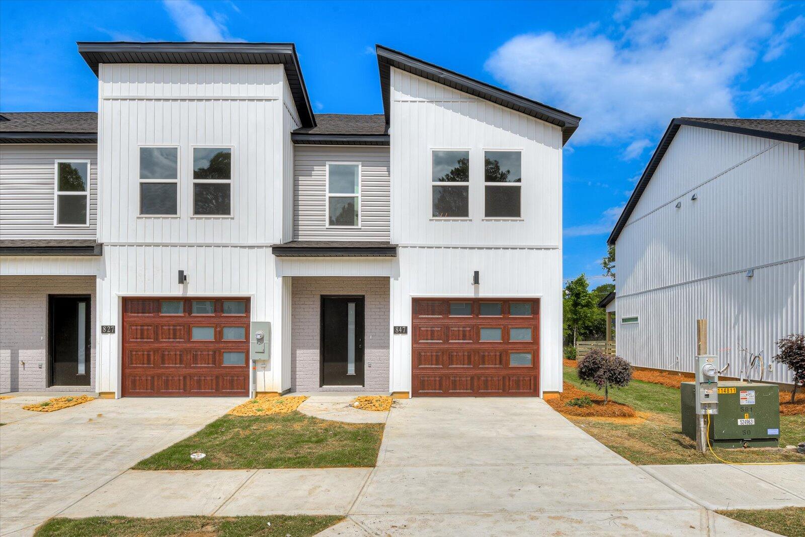 827 Felix Way