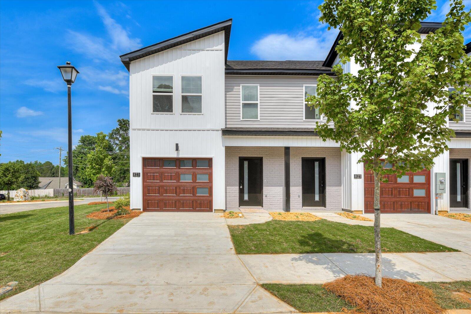 827 Felix Way