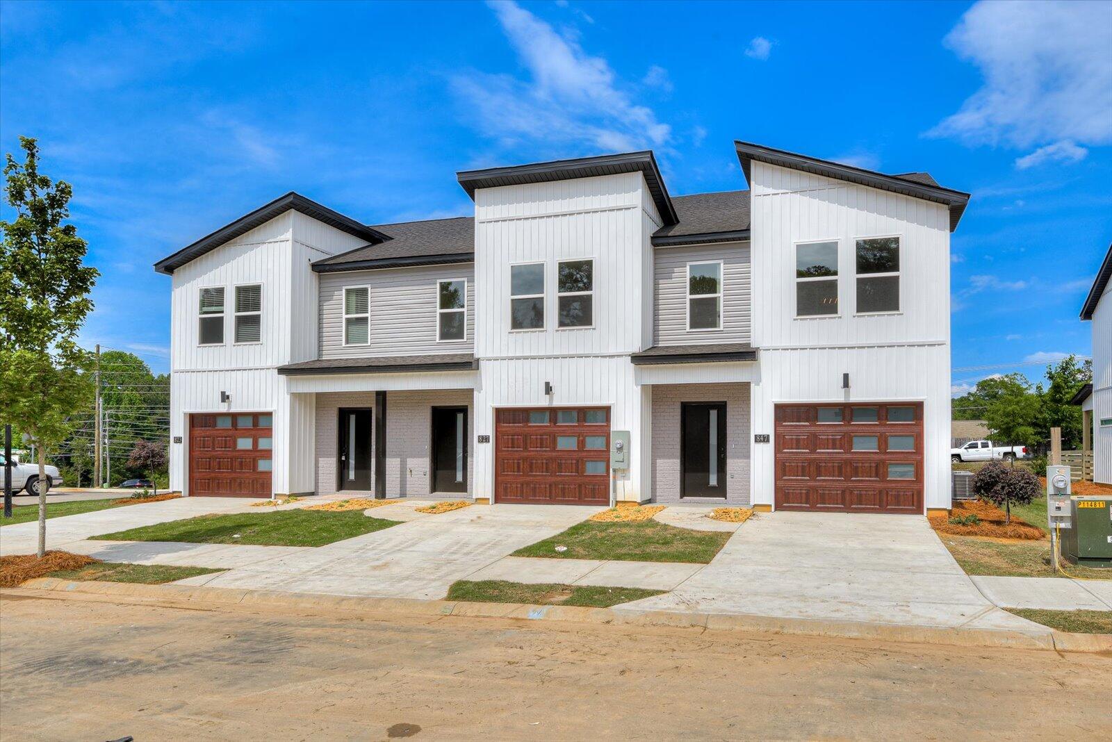 827 Felix Way