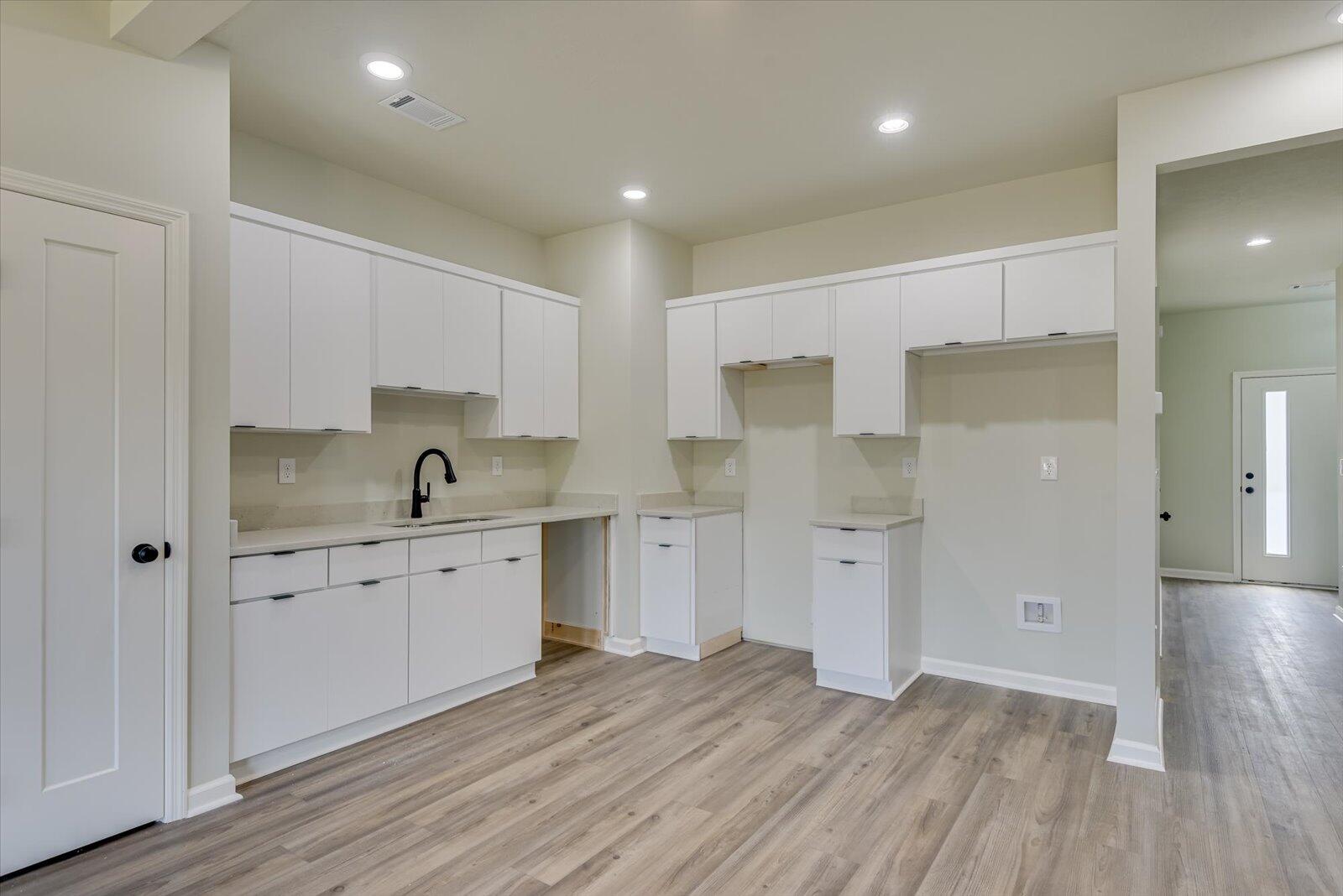827 Felix Way