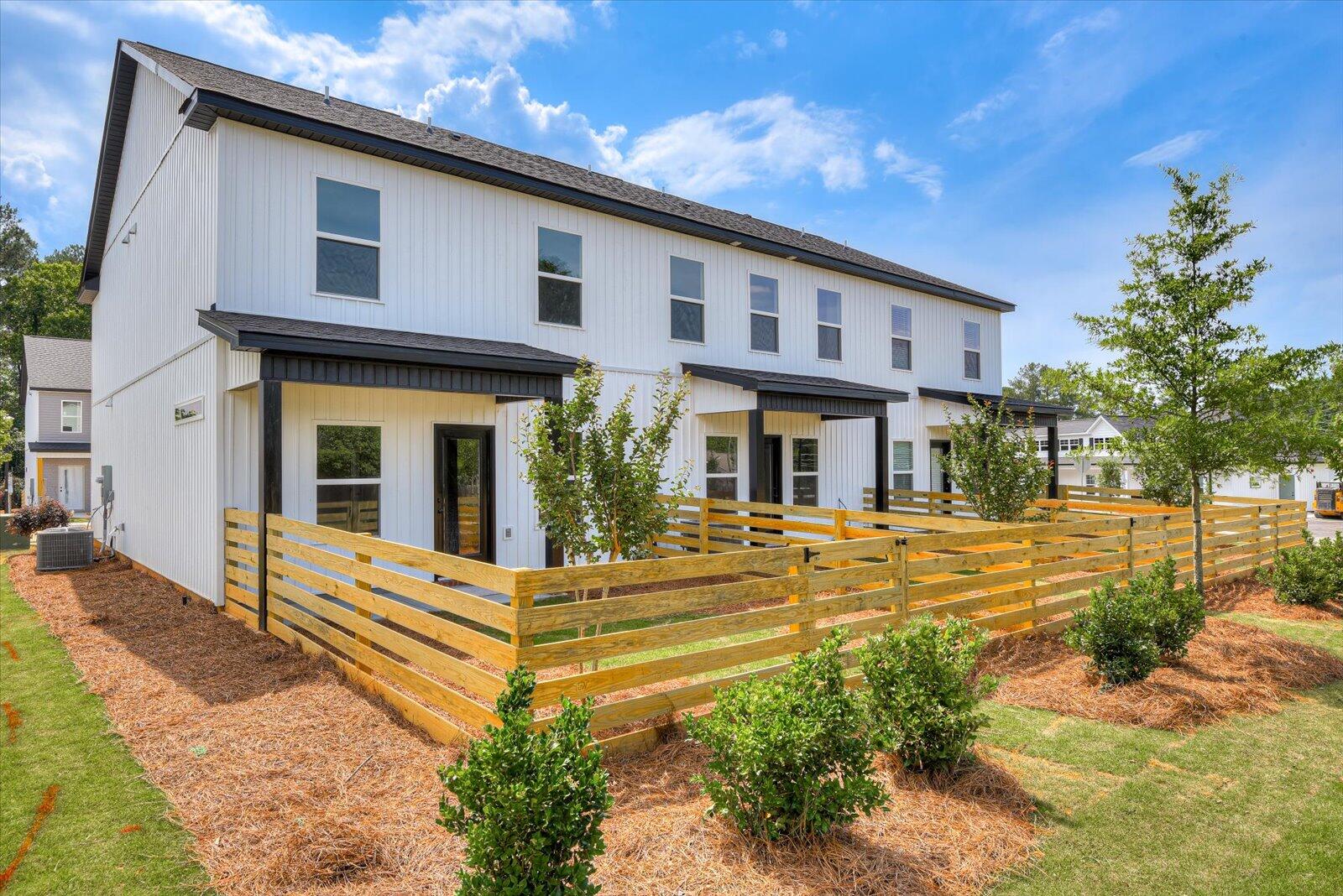 827 Felix Way