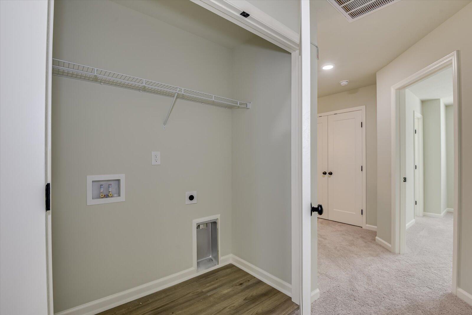 827 Felix Way