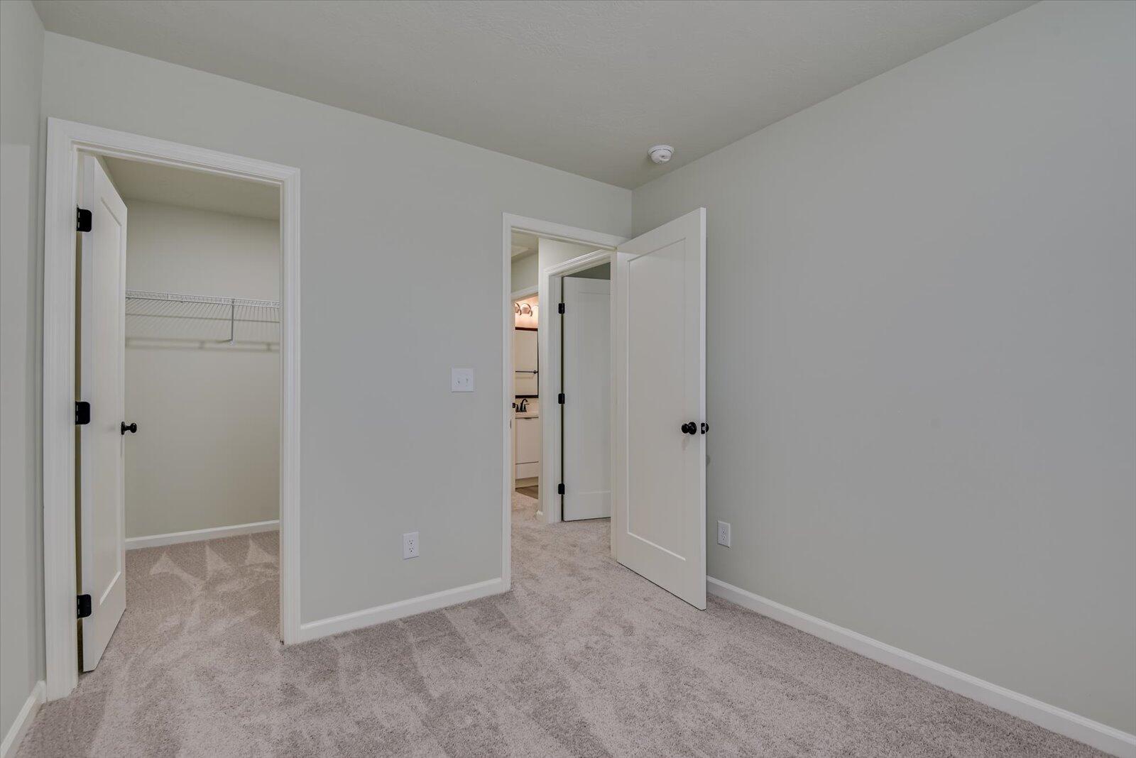827 Felix Way