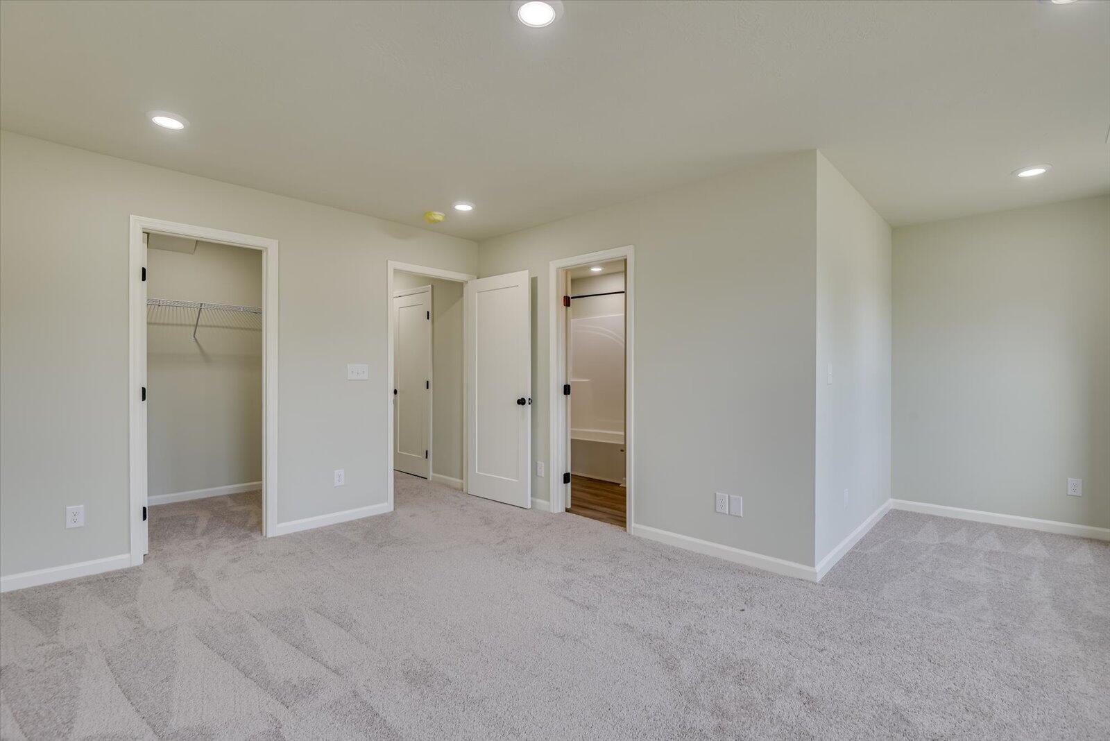 827 Felix Way