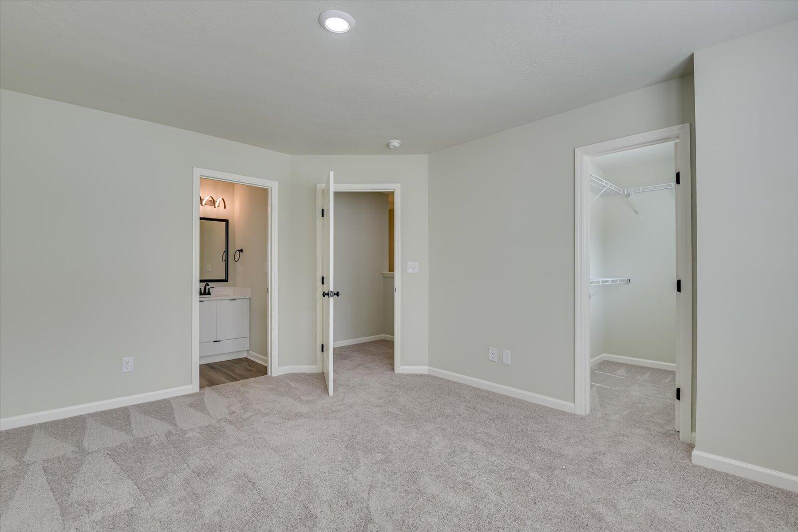 827 Felix Way