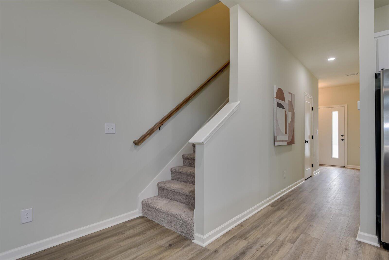 827 Felix Way
