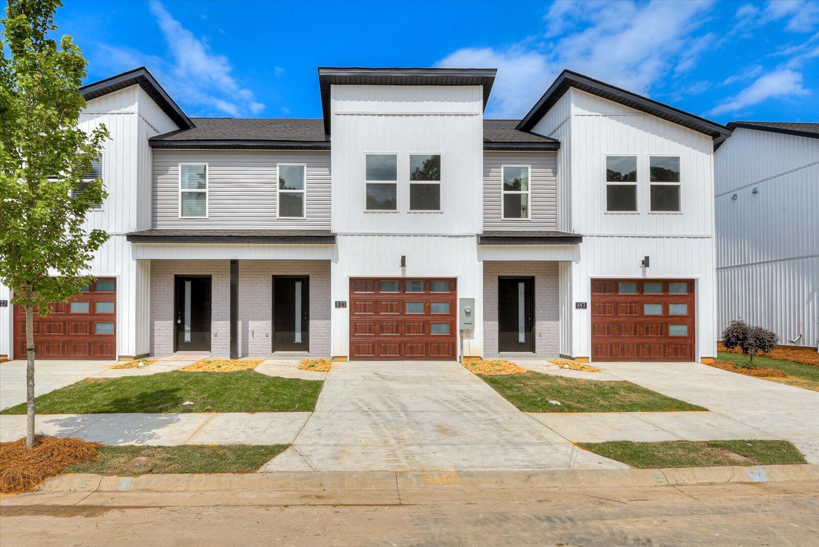 827 Felix Way