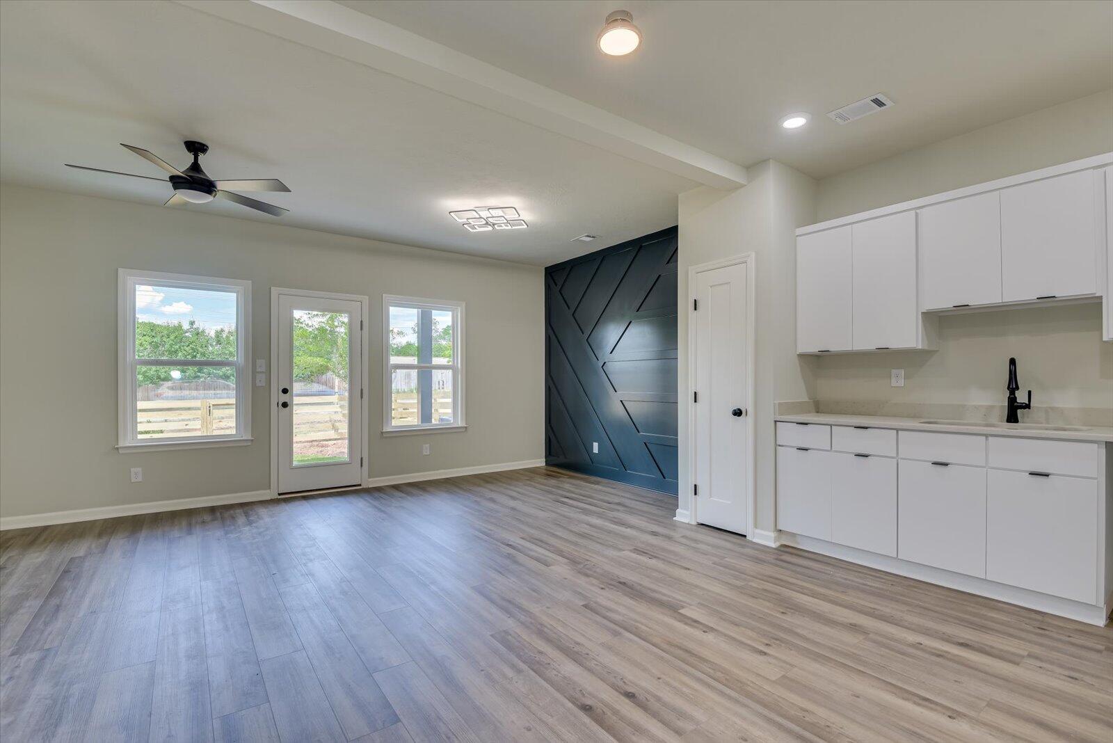 827 Felix Way