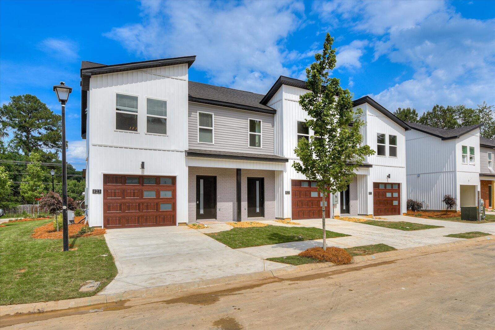 827 Felix Way