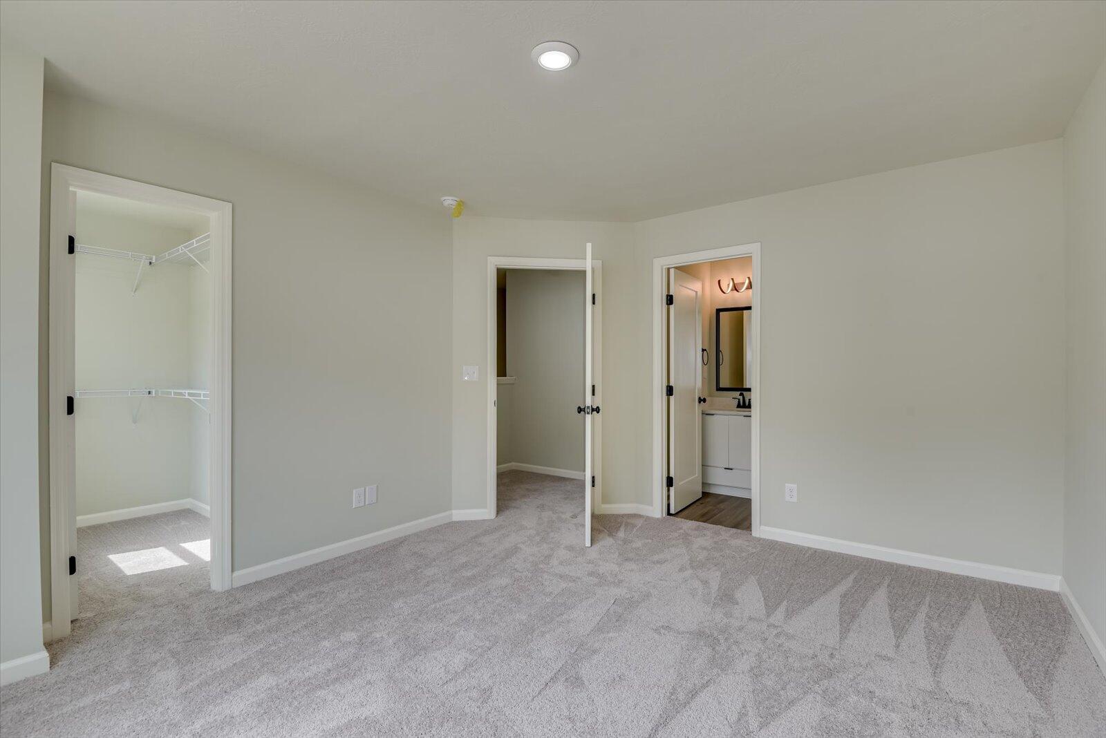 827 Felix Way