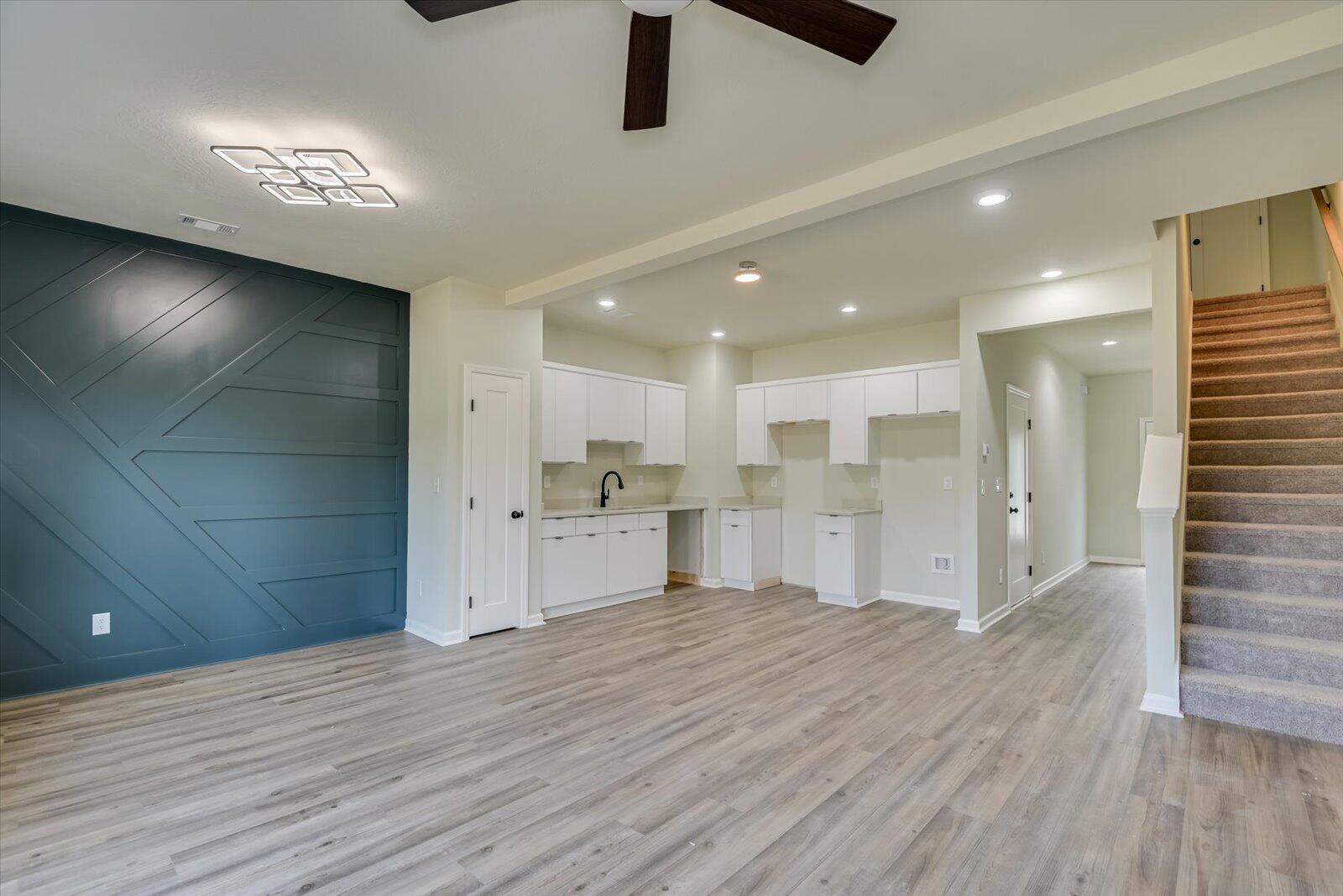 827 Felix Way