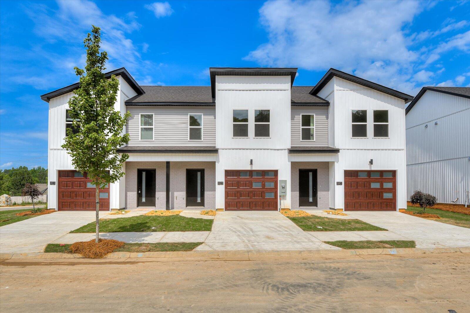 827 Felix Way