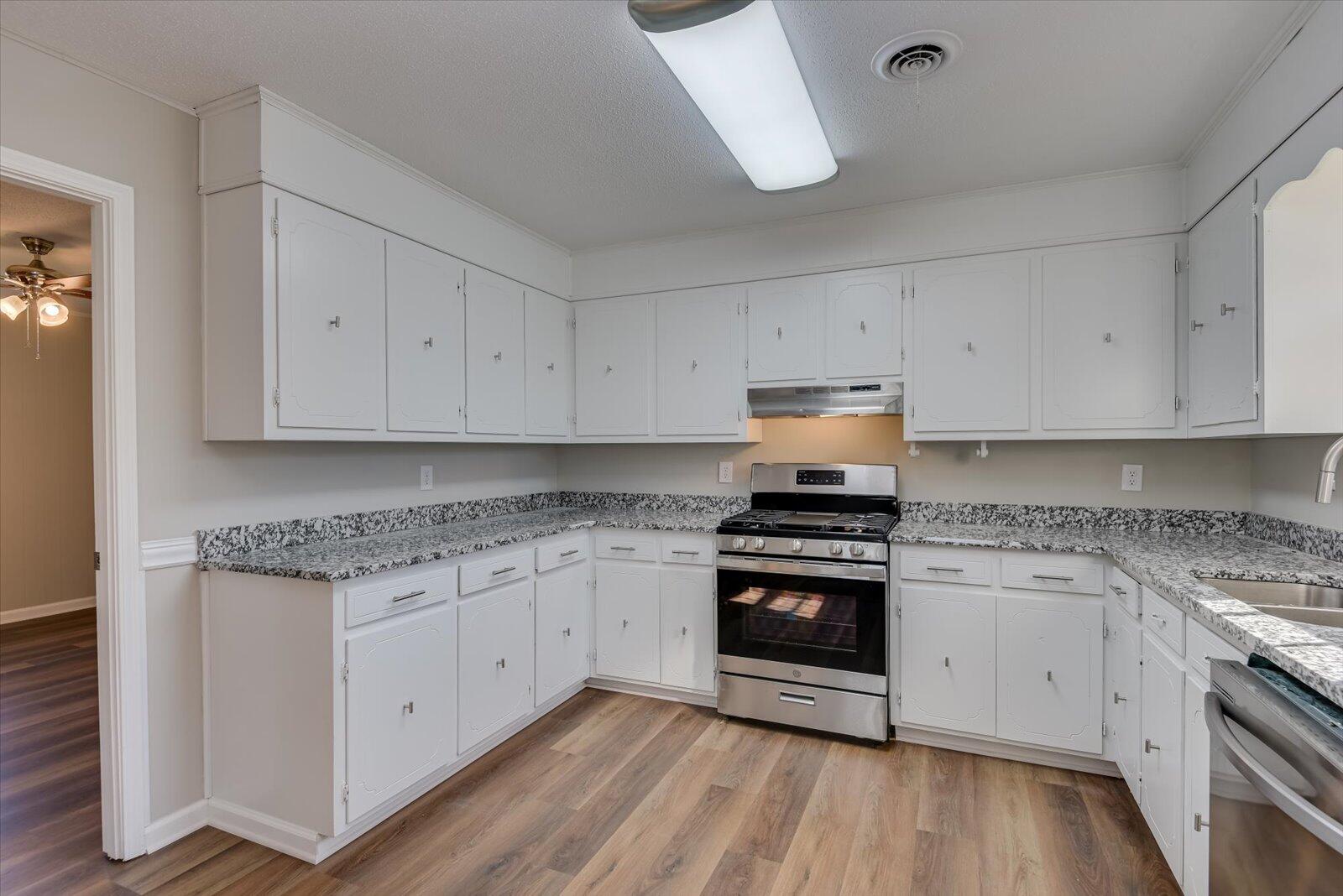 4548 Colonial Road
