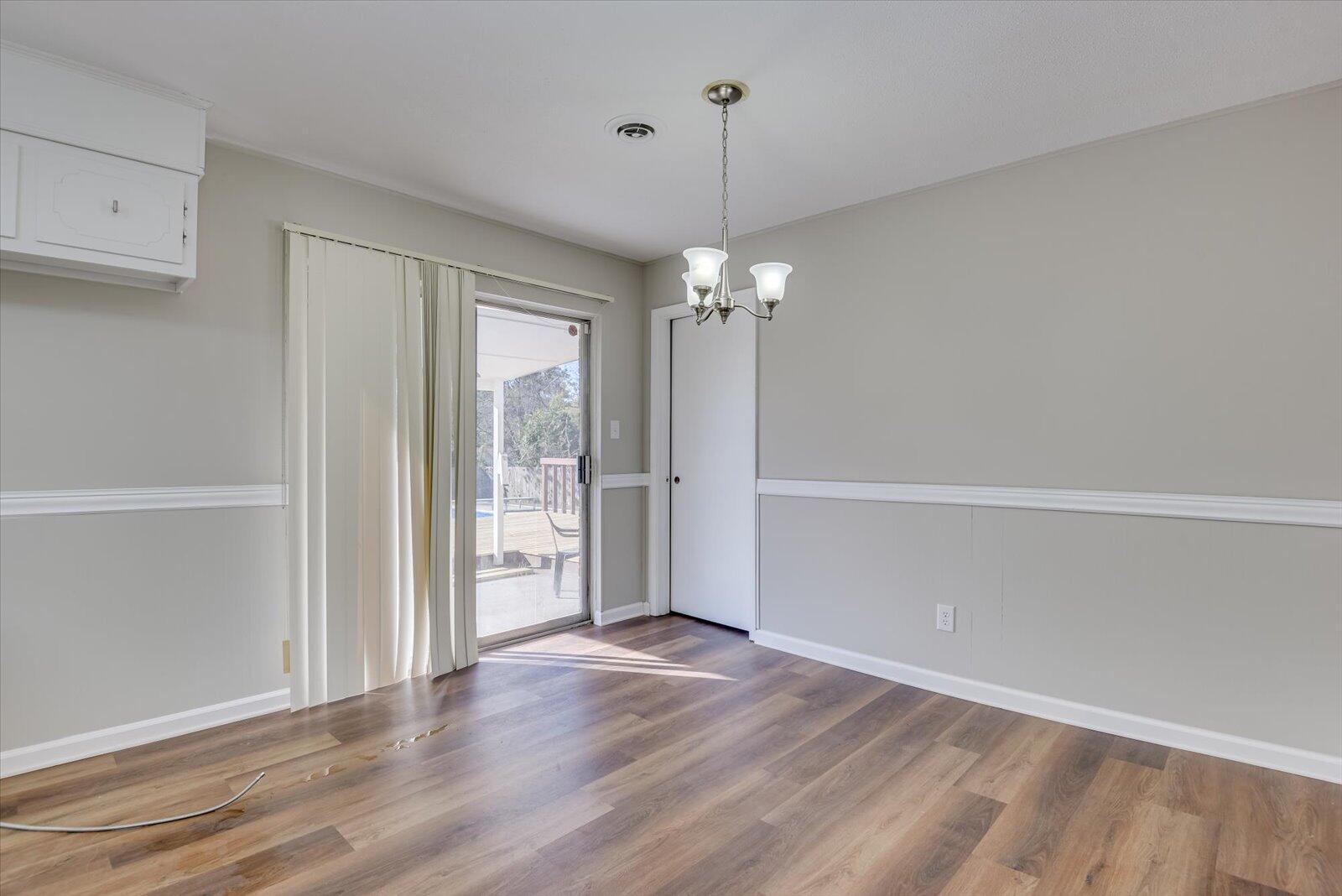 4548 Colonial Road