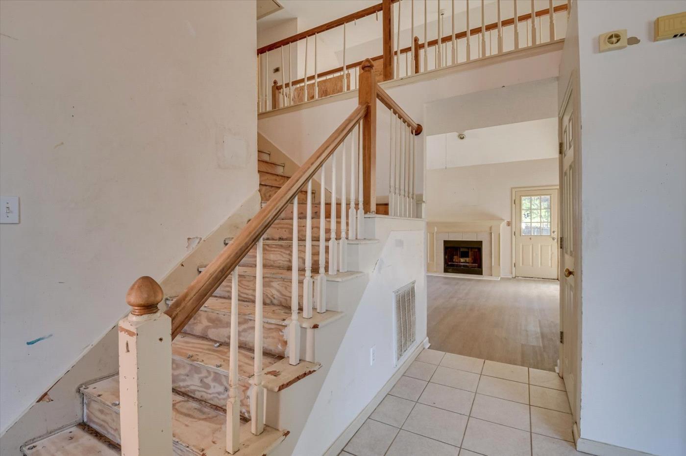 962 Hunting Horn Way