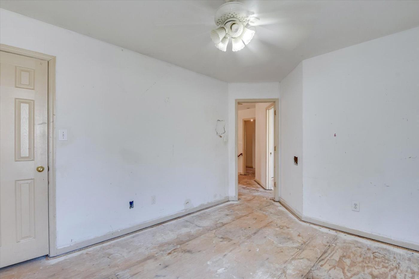 962 Hunting Horn Way