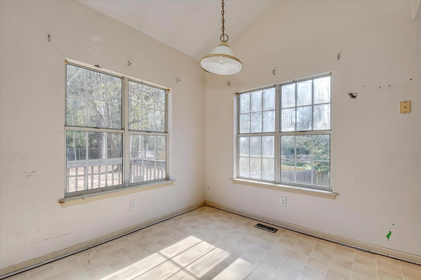 962 Hunting Horn Way