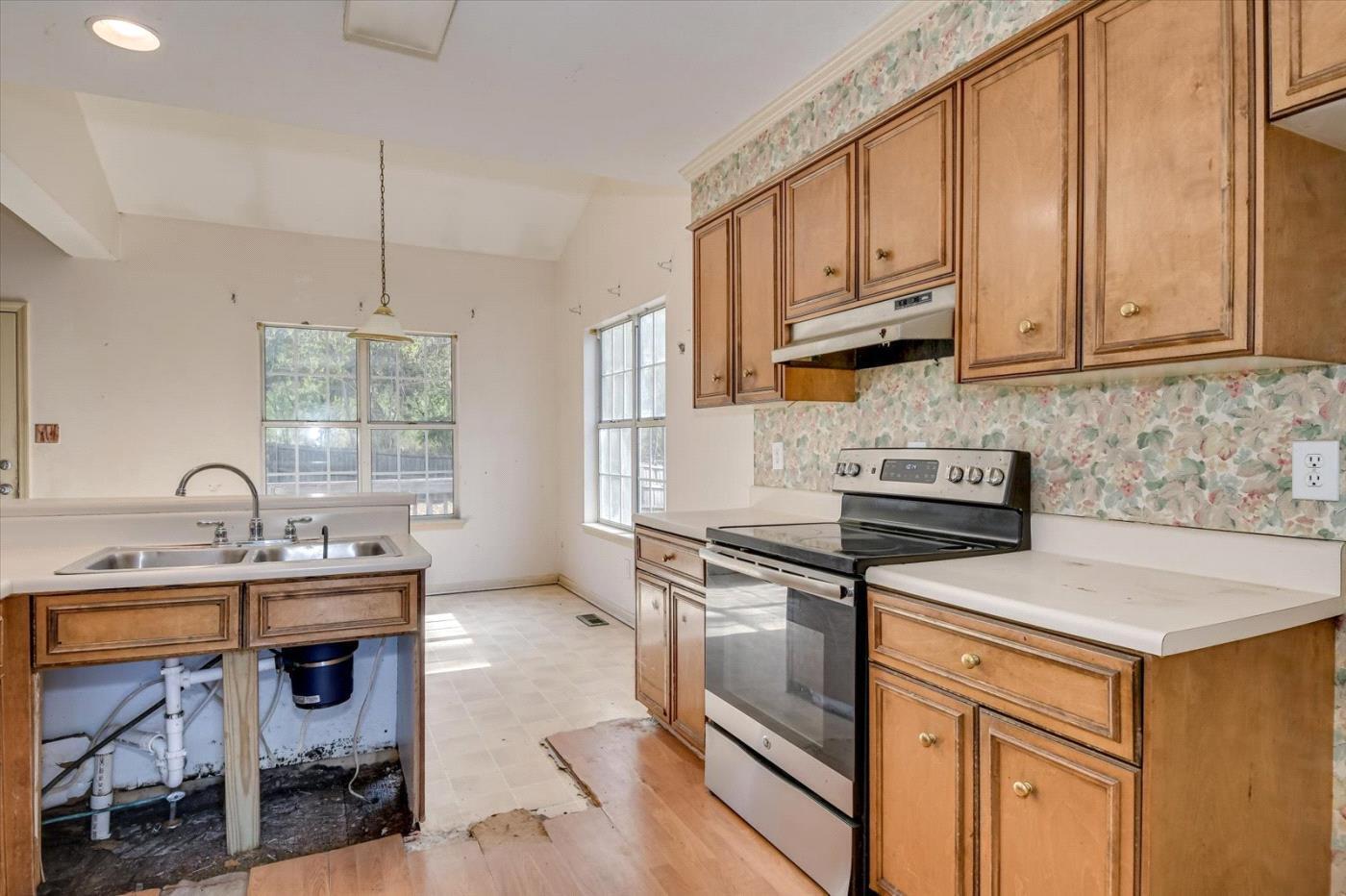 962 Hunting Horn Way
