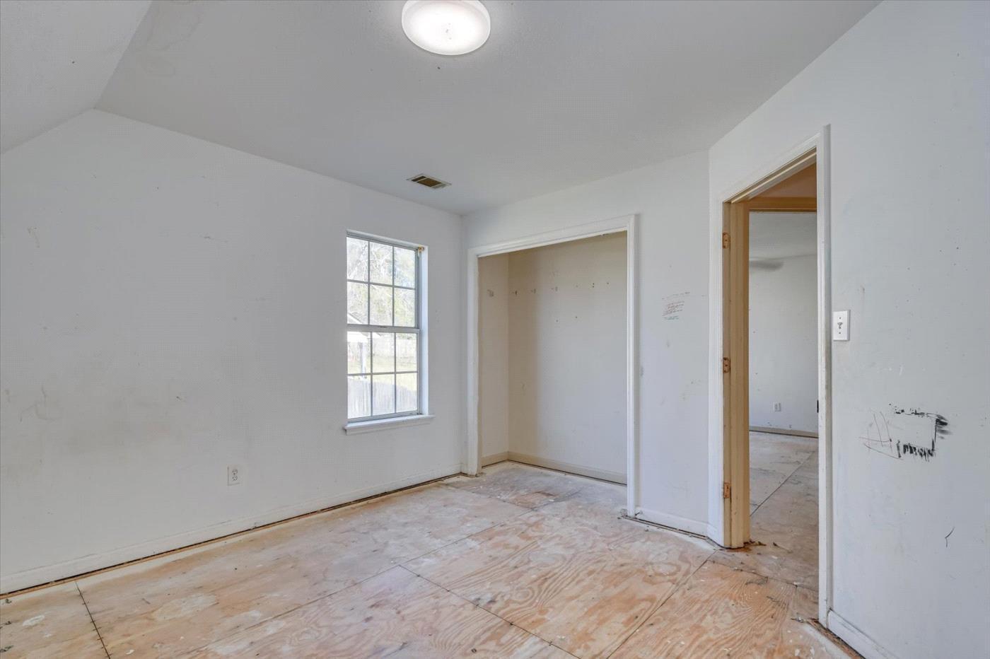 962 Hunting Horn Way