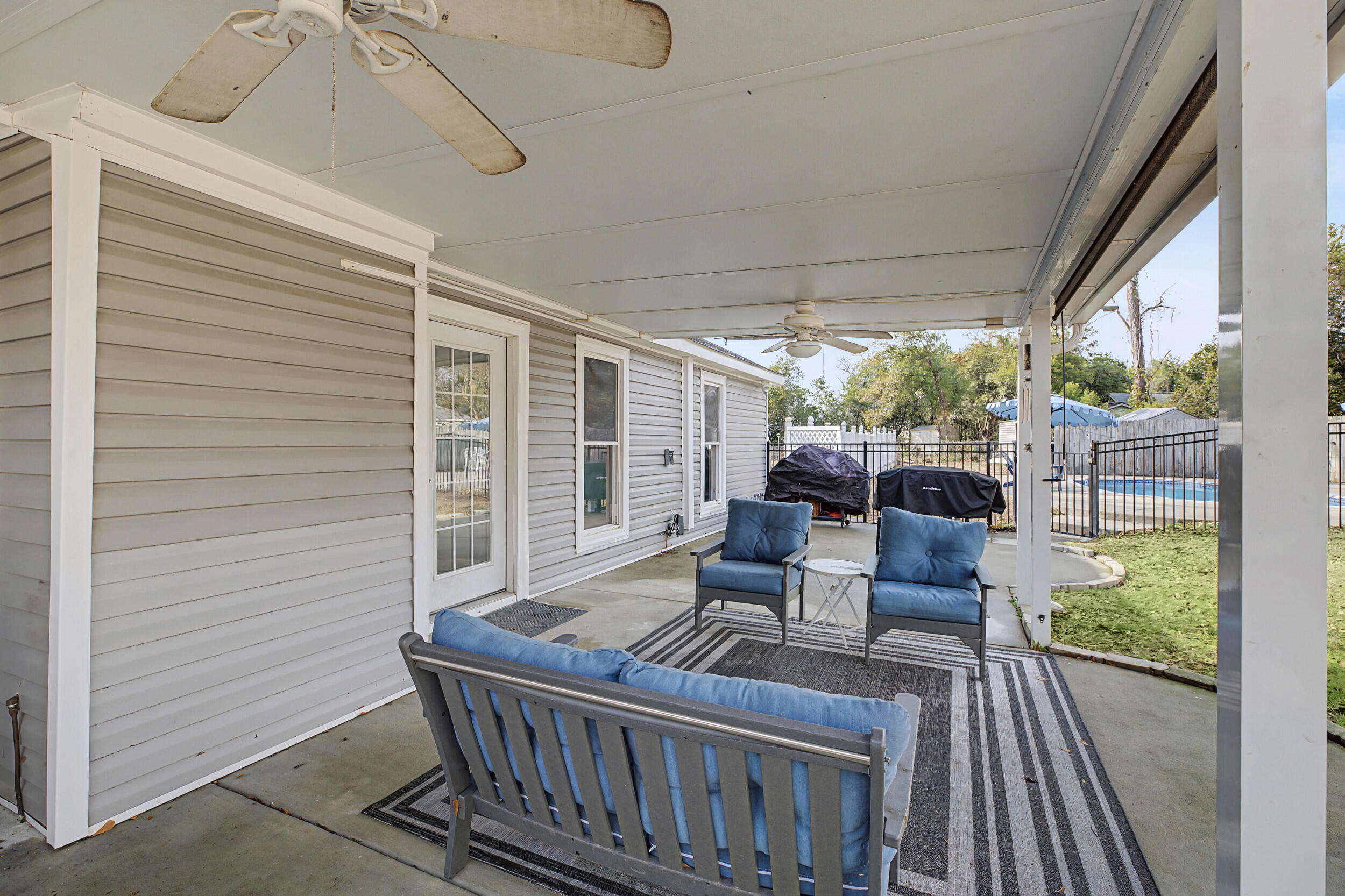 512 Hillcrest Court