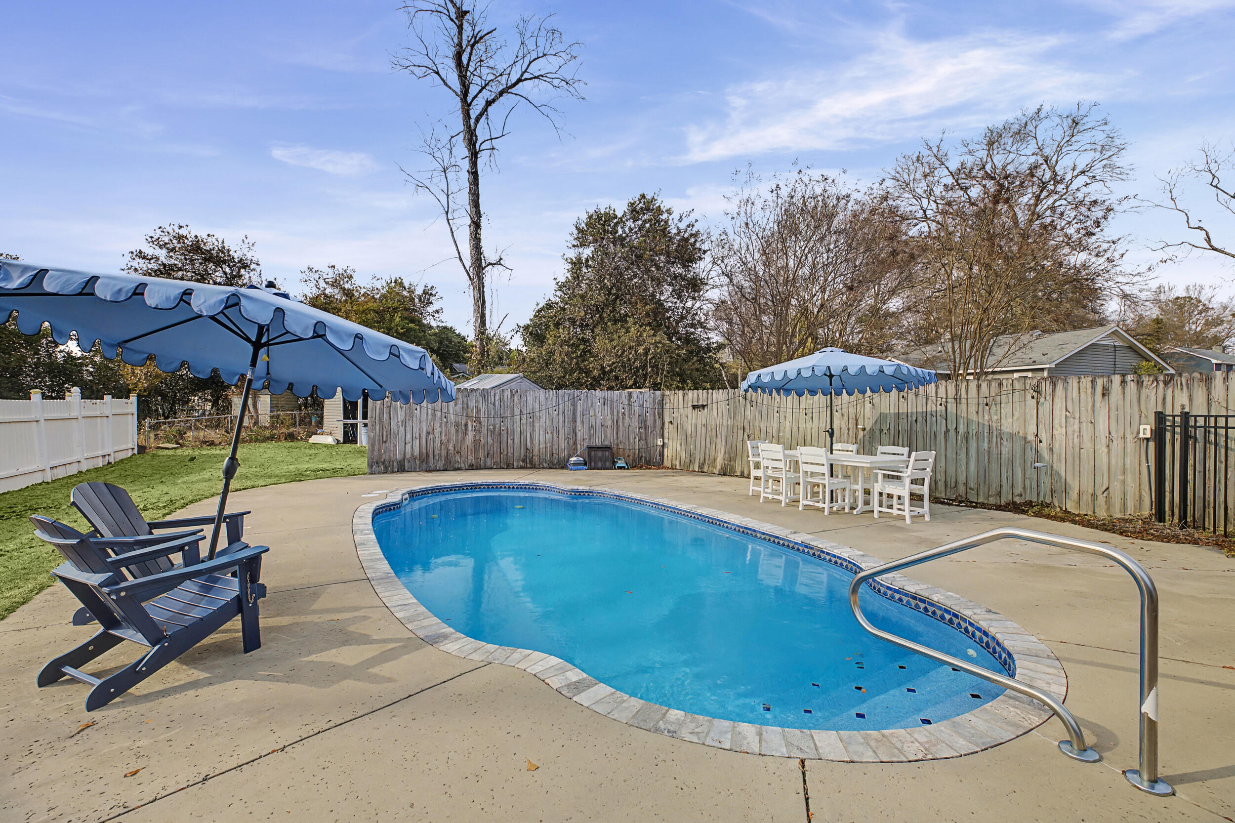 512 Hillcrest Court
