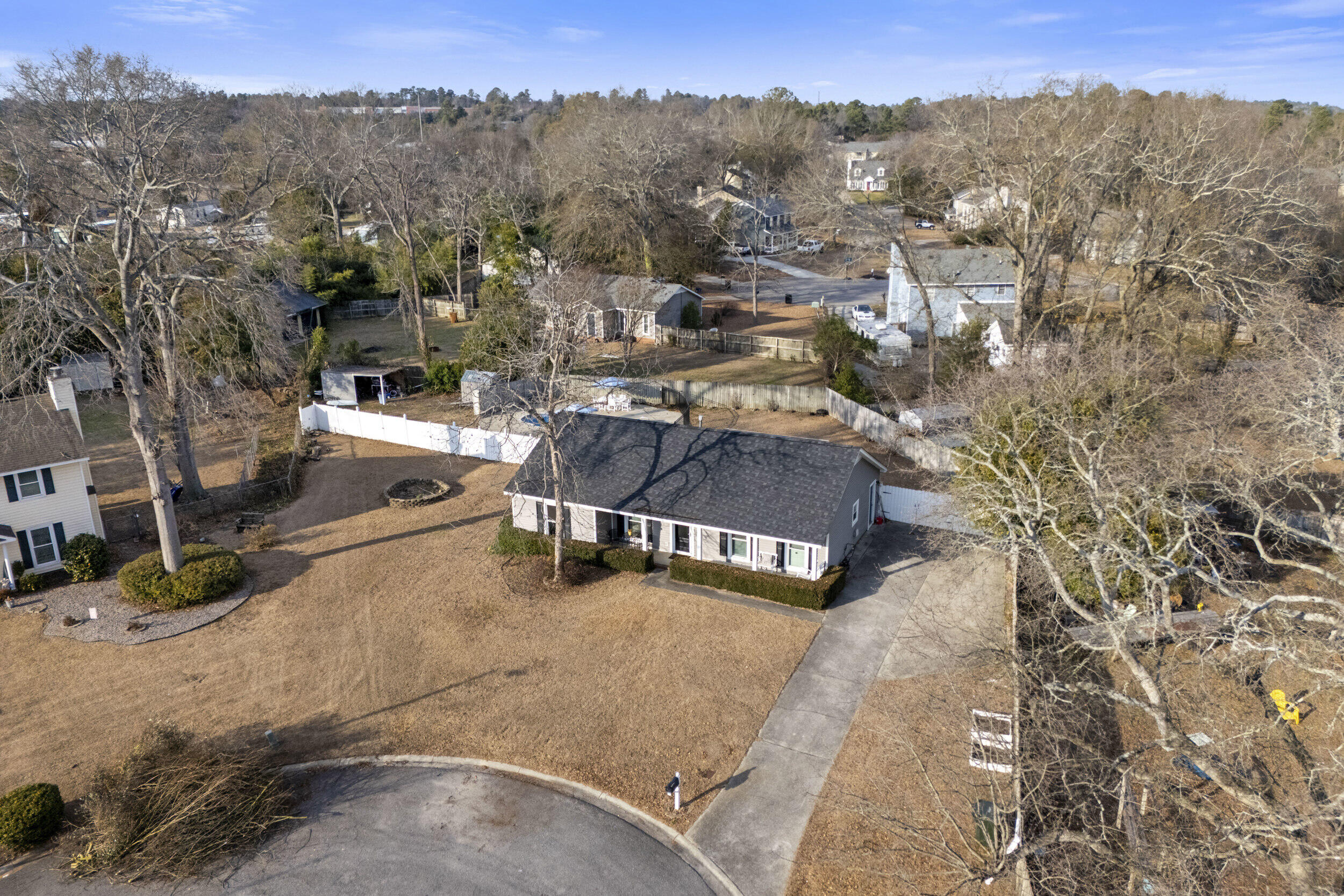 512 Hillcrest Court