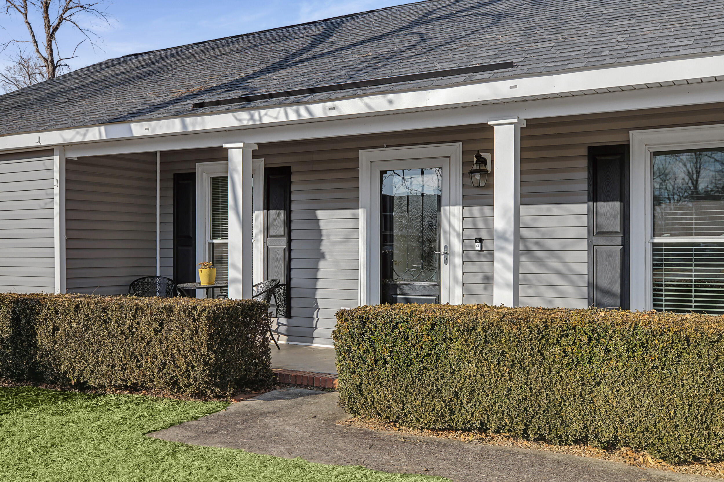 512 Hillcrest Court
