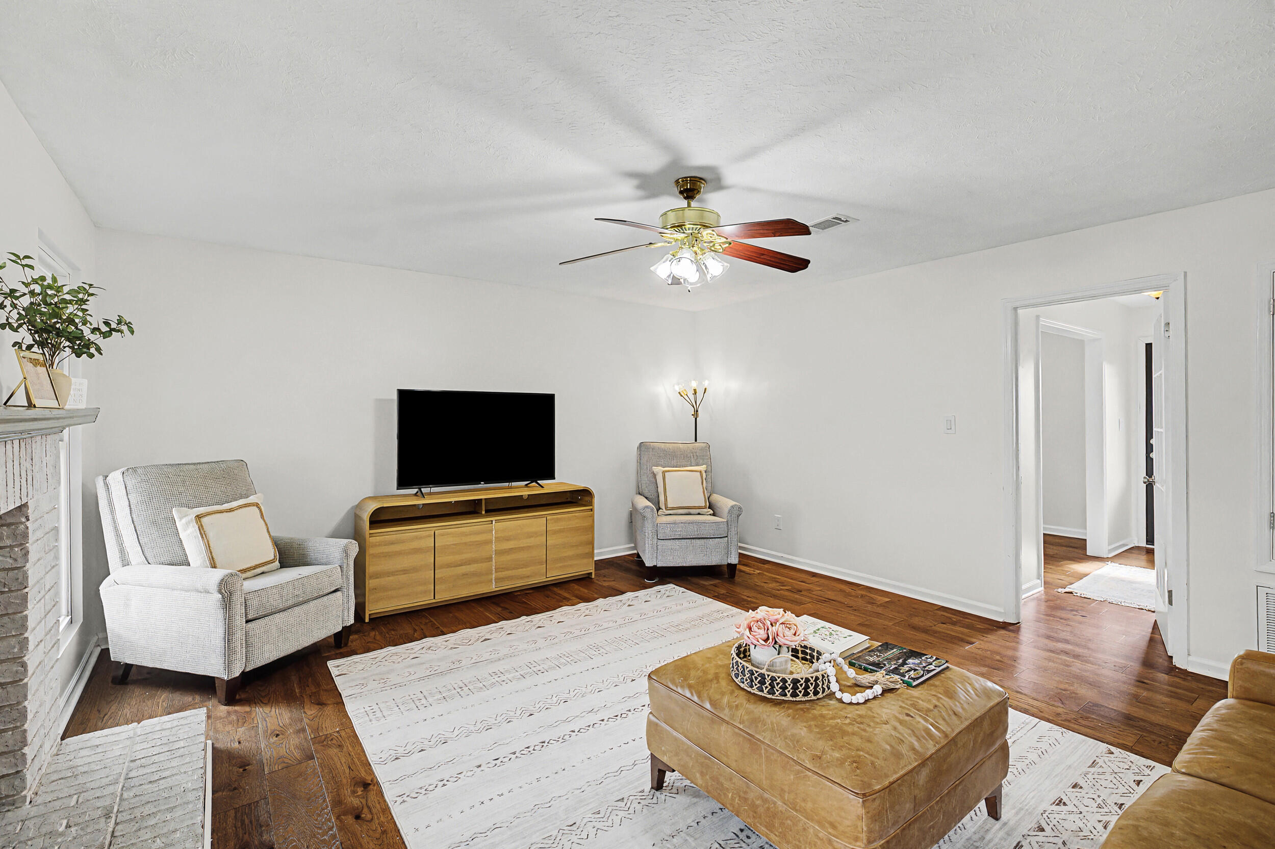 512 Hillcrest Court