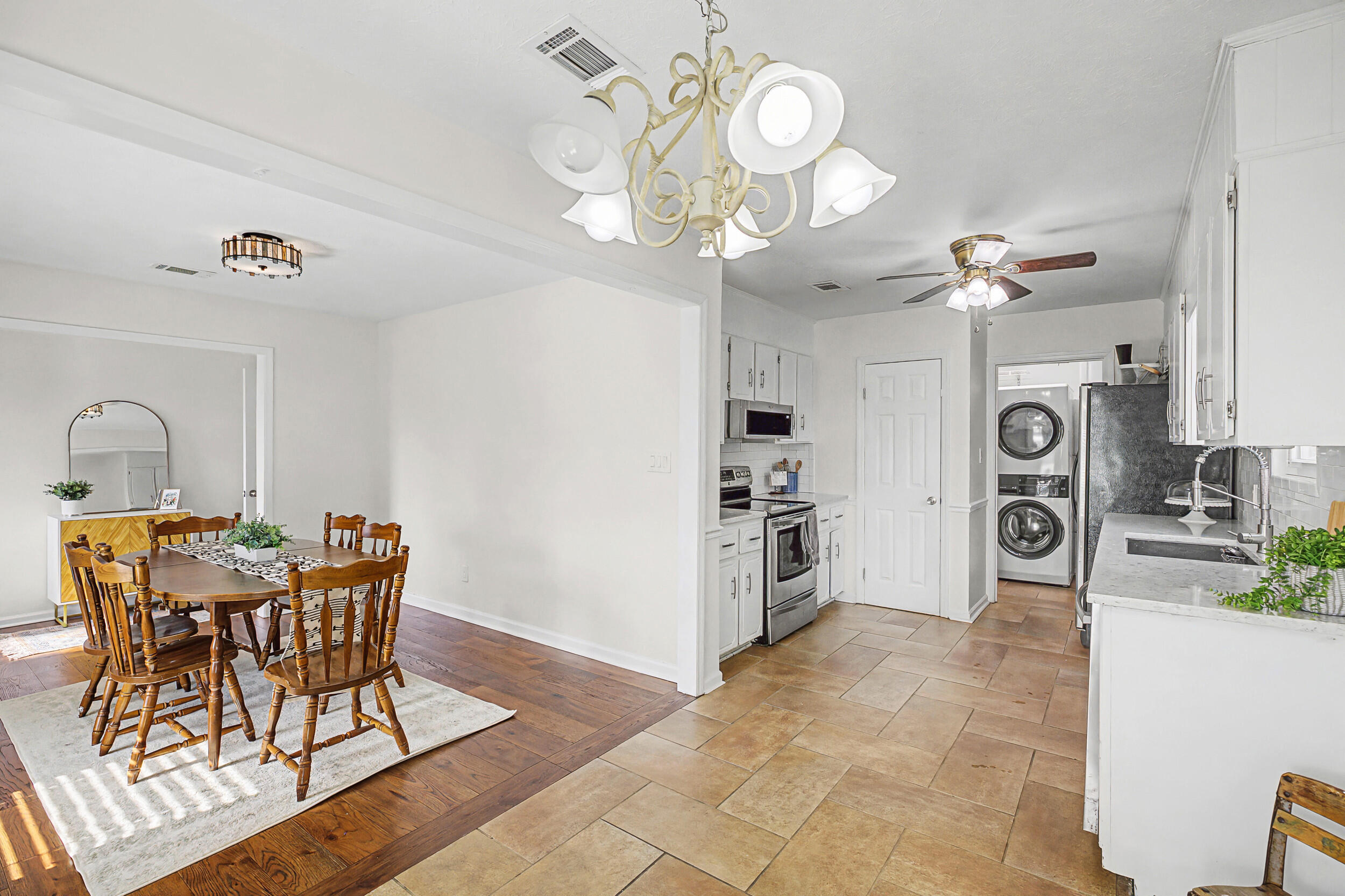 512 Hillcrest Court