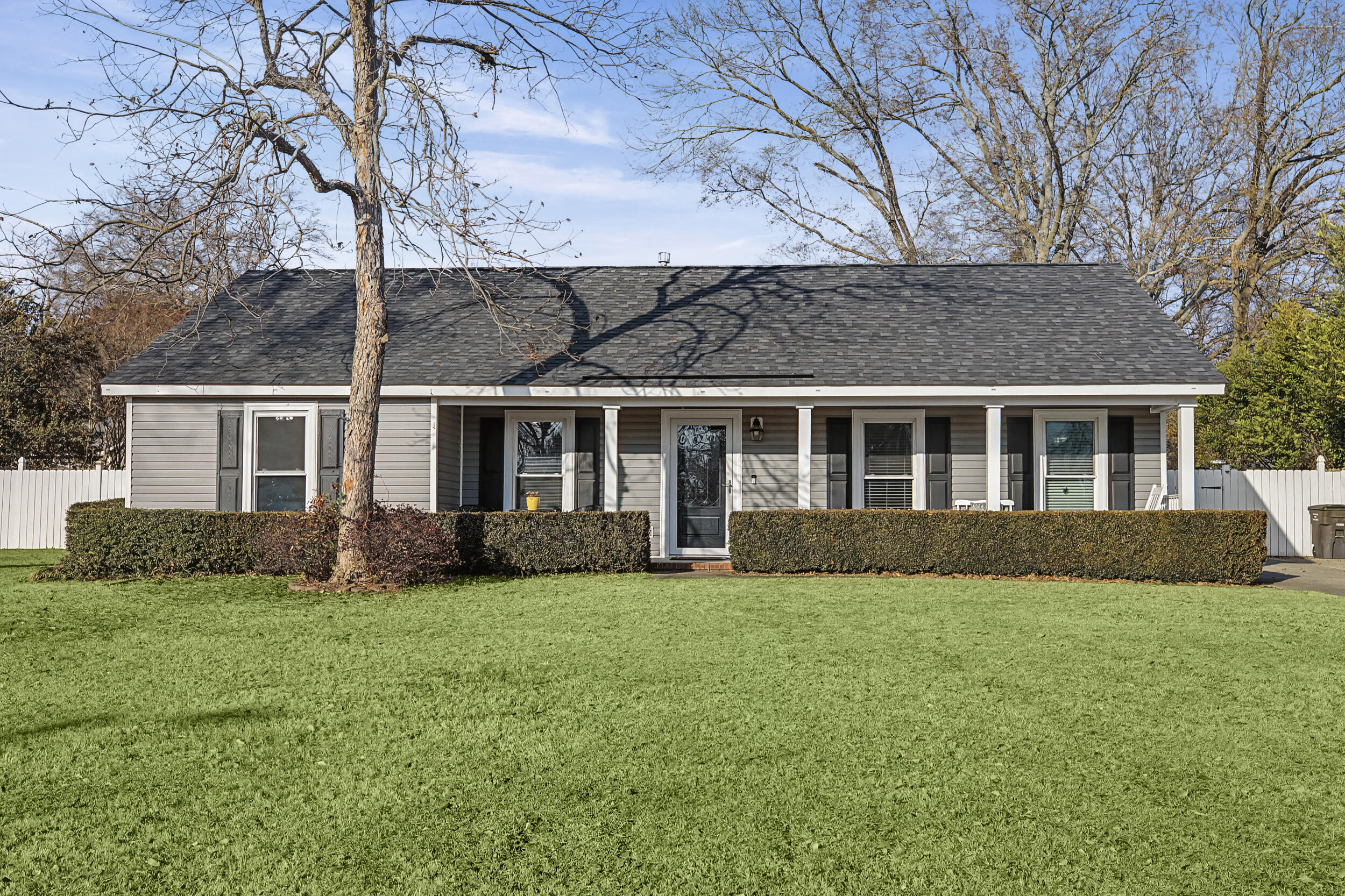 512 Hillcrest Court