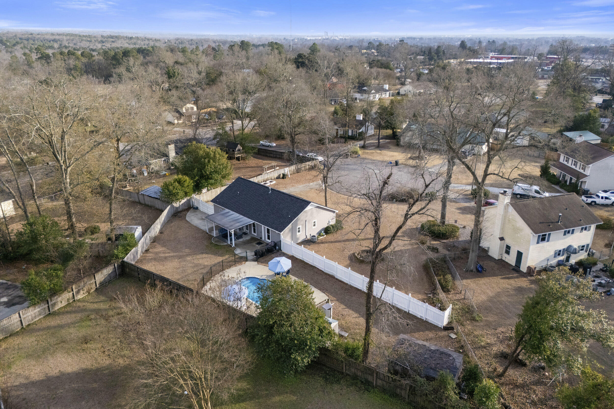 512 Hillcrest Court