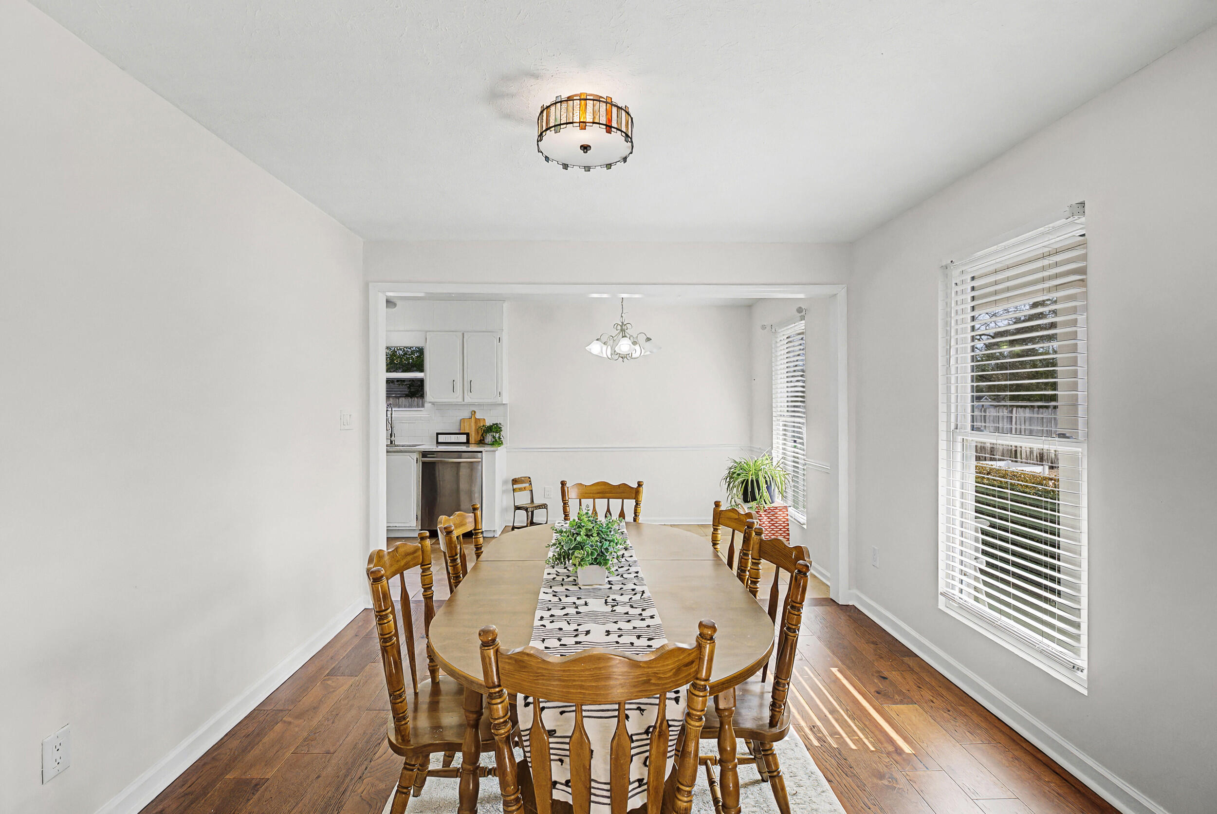 512 Hillcrest Court