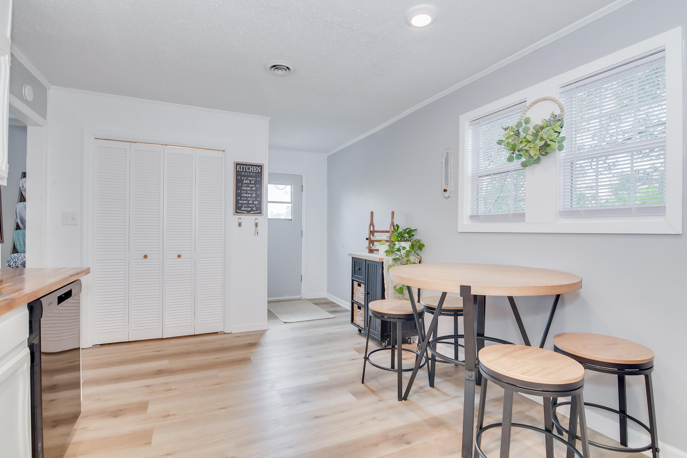 275 Hinman Court