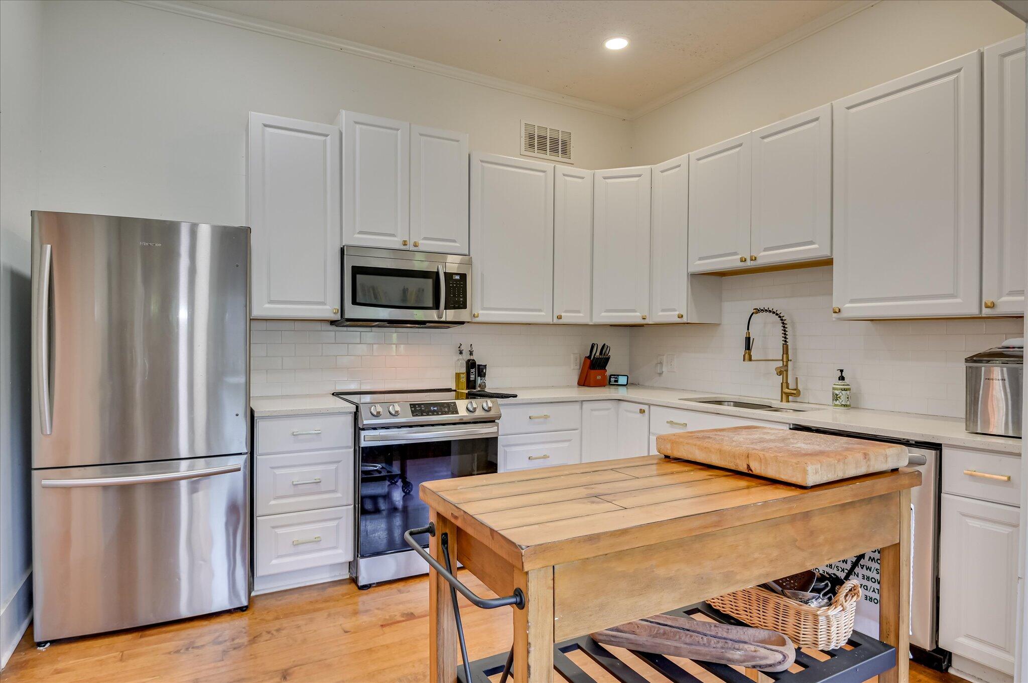 1220 Hickman Road