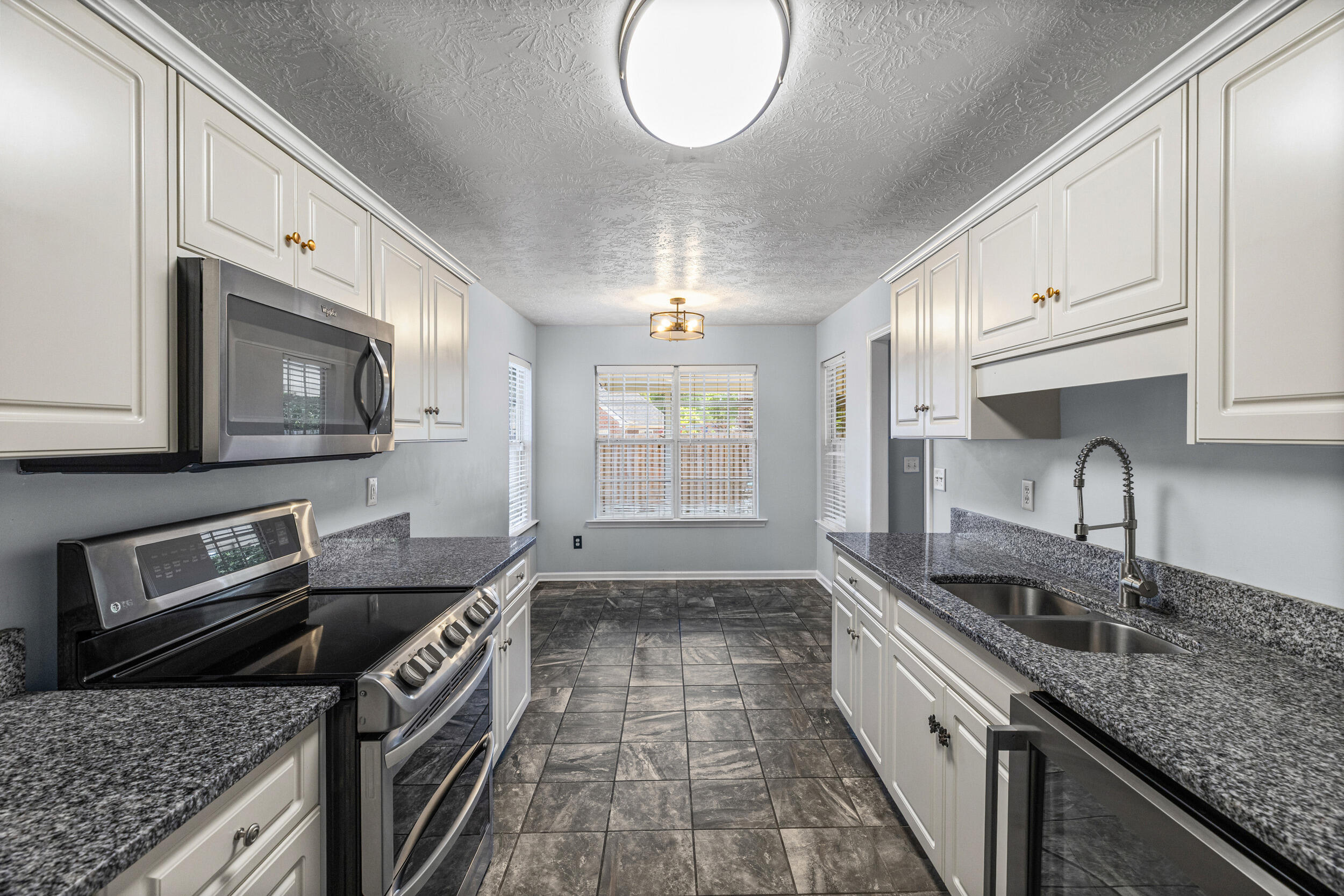 175 Cottonwood Court